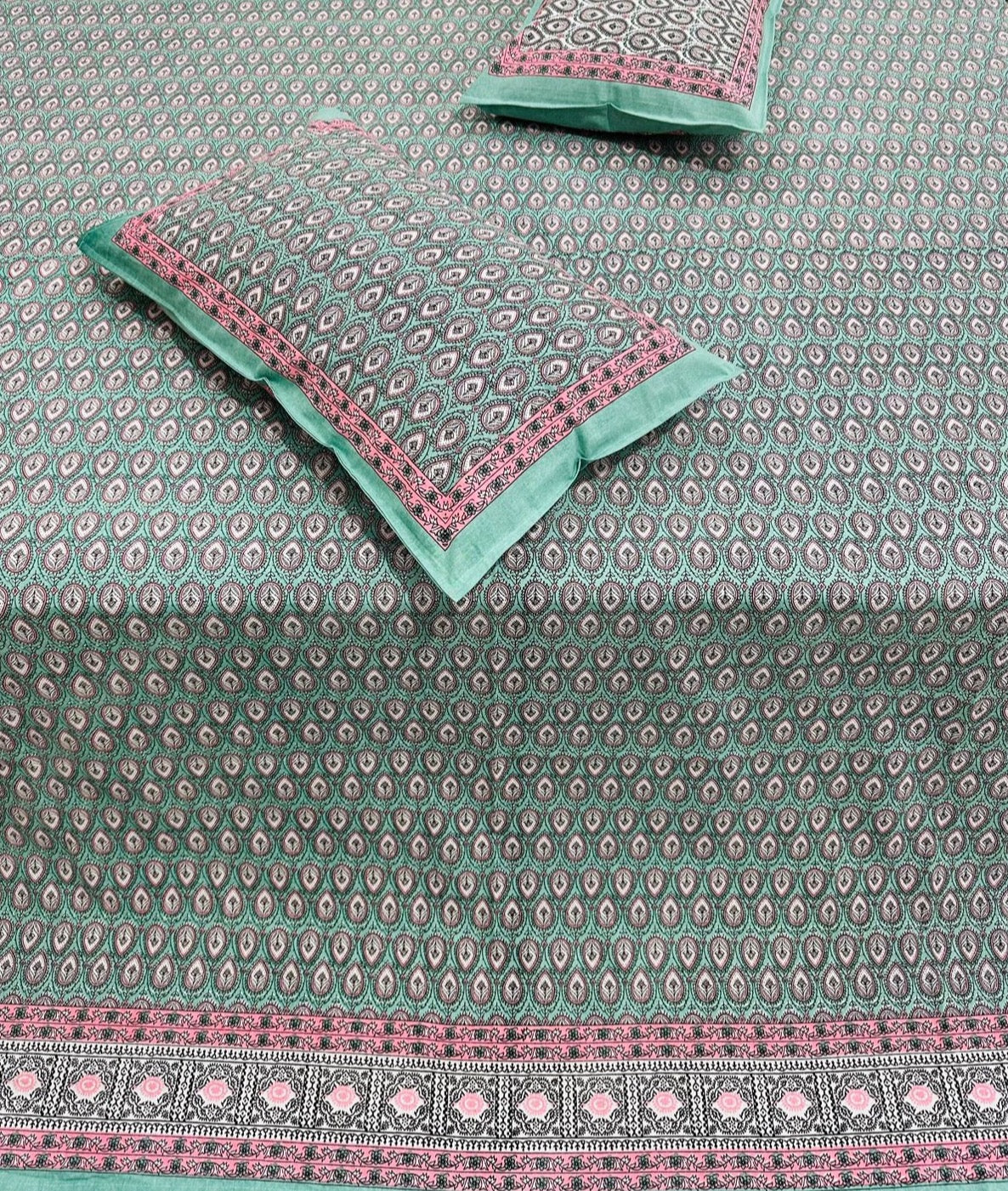 Pure cotton king size double bedsheet with two pillow covers