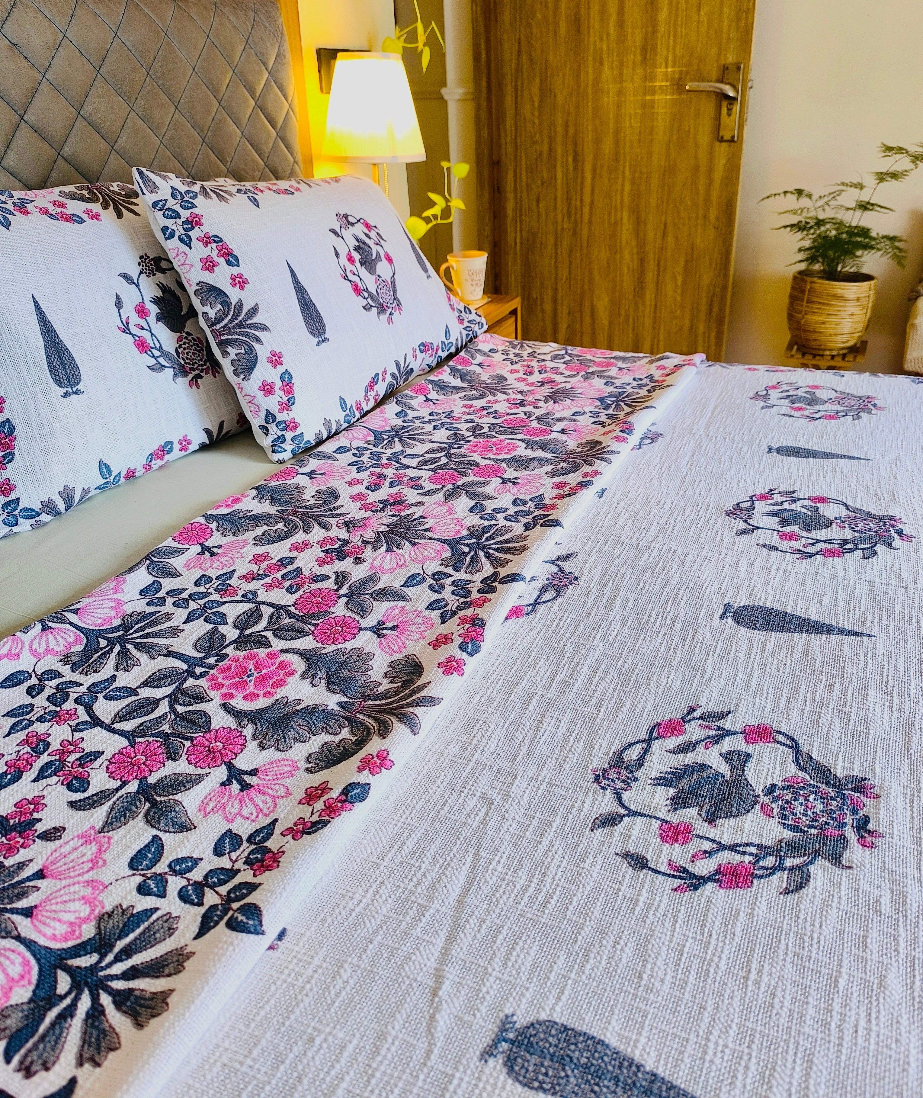 Pure TNT cotton printed double bedcover with 2 pillow covers (90x108 inches)