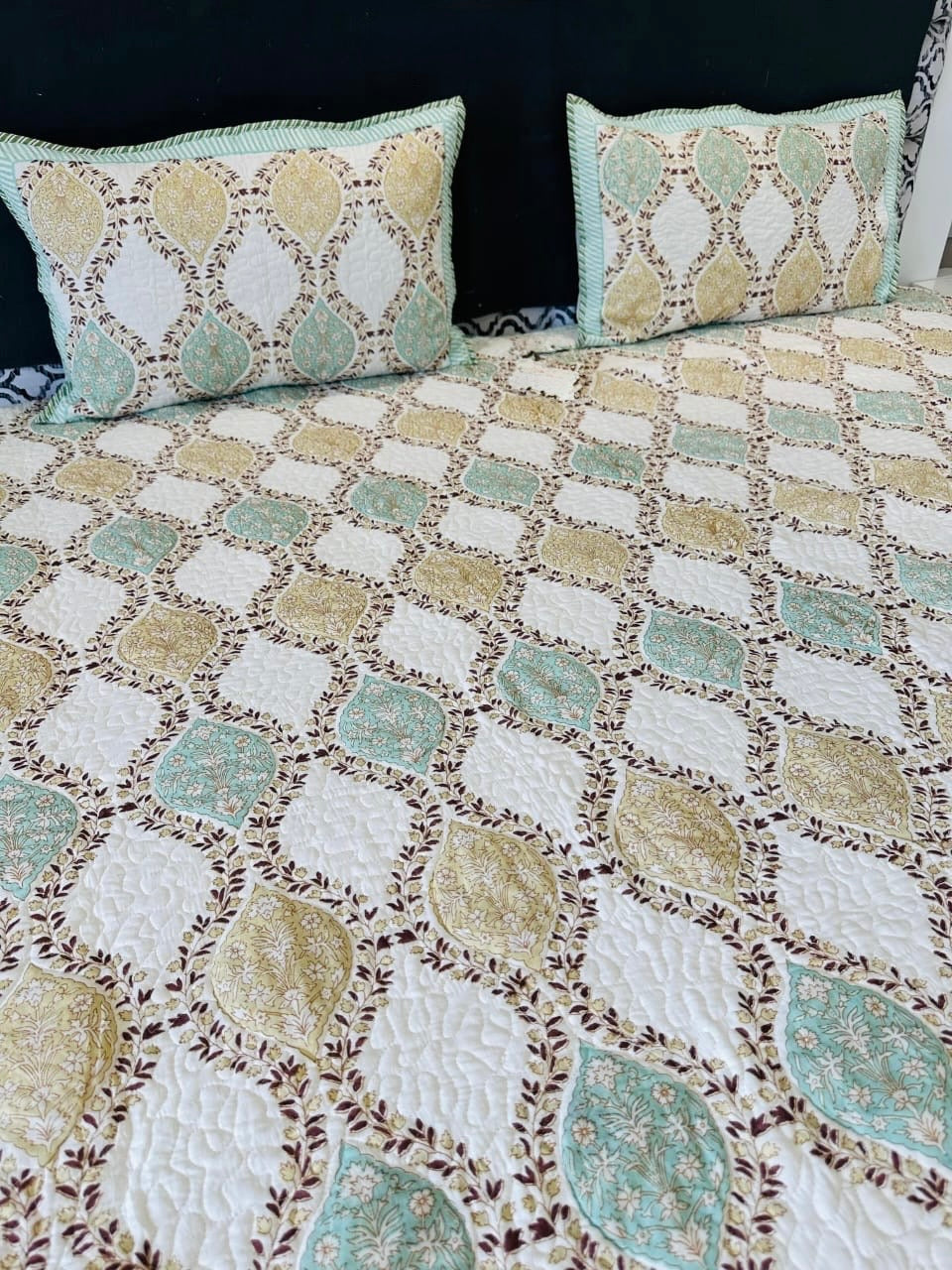 Pure mulmul cotton paani jaal quilted hand-block printed double bedcover with 2 quilted pillow covers for king size beds (90x108 inches)