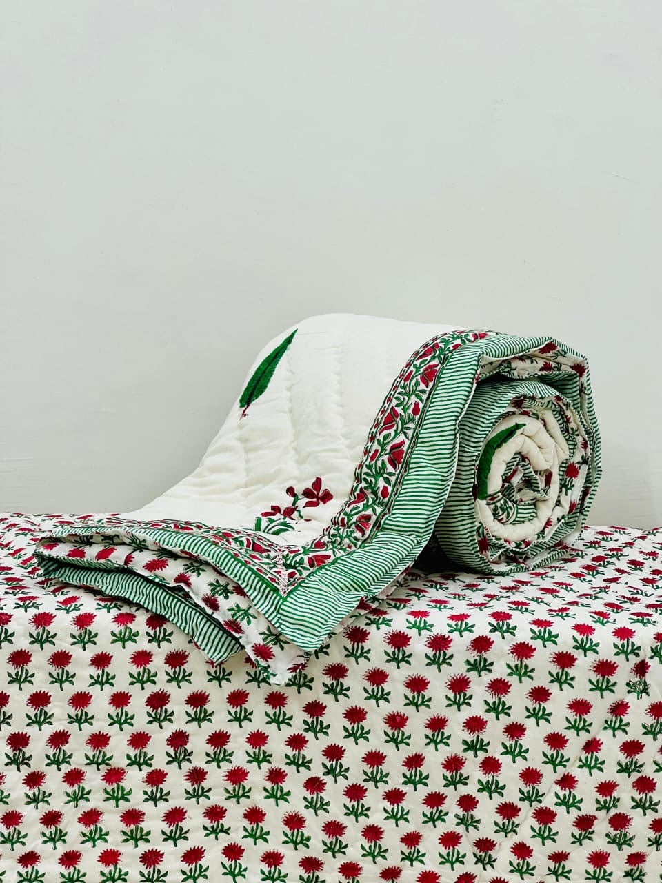 Pure mulmul cotton handblock printed single reversible quilt (razai 60x90 inches)
