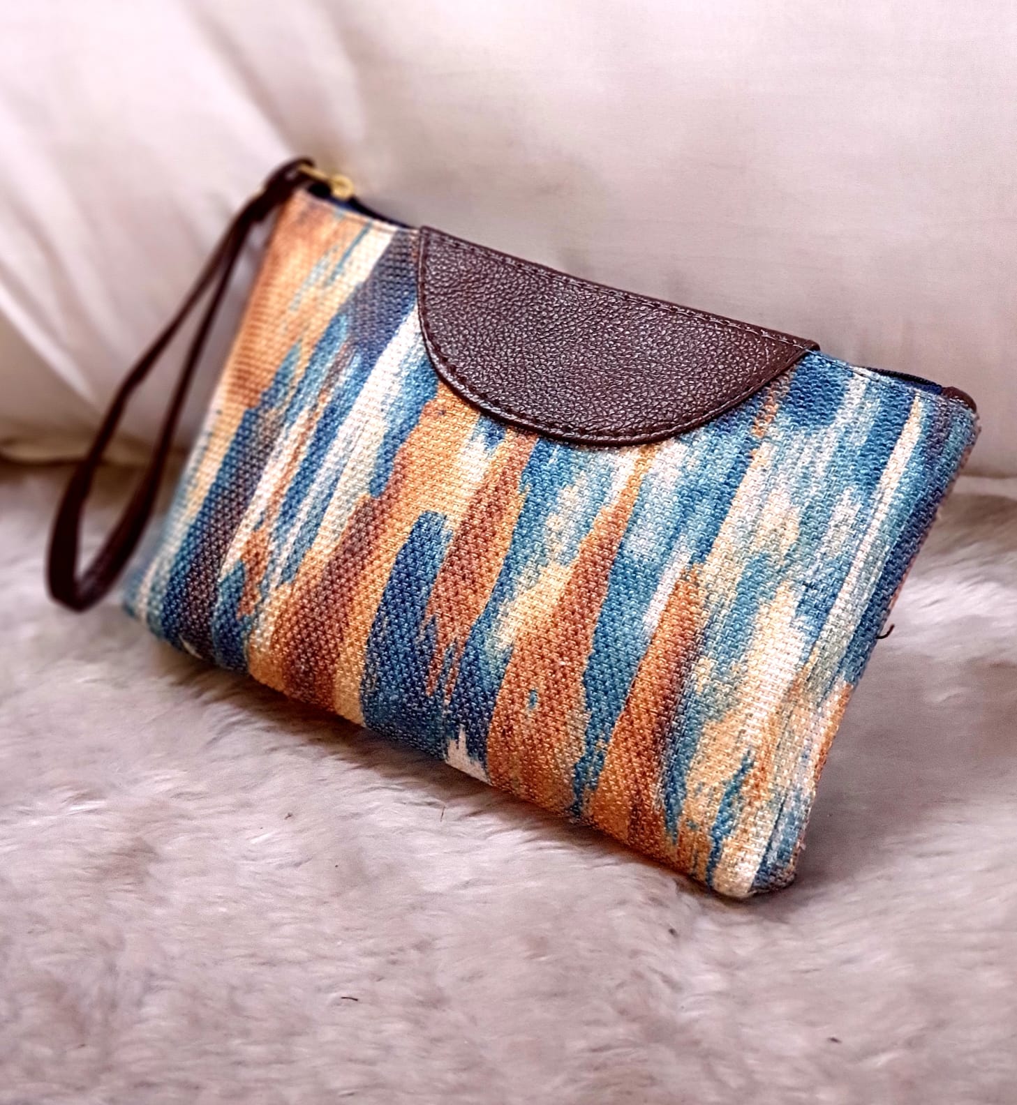 Women’s printed fabric wristlet with zip closure