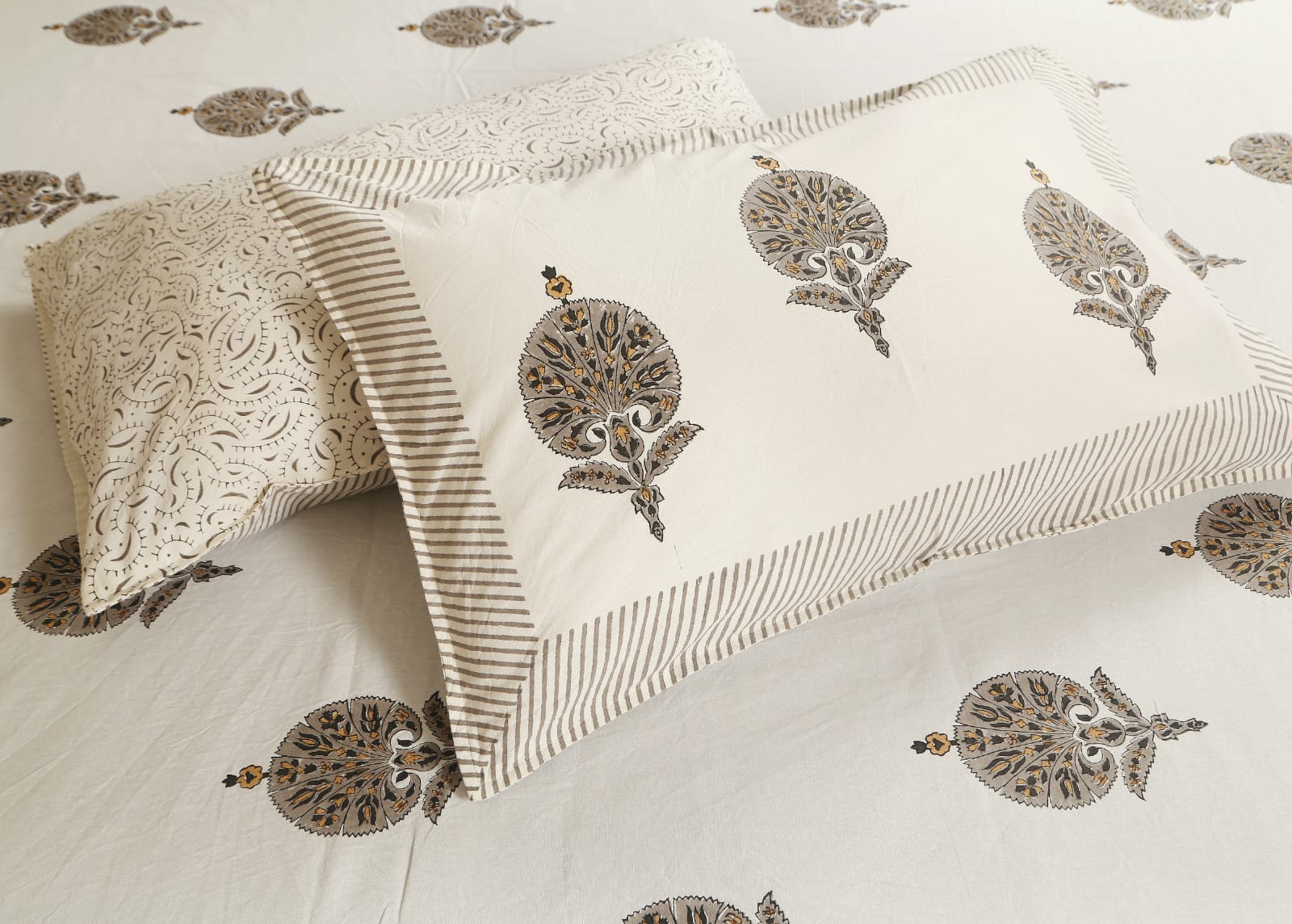 Premium pure cotton hand block printed queen size bedsheets with two pillow covers (90x108 inches)