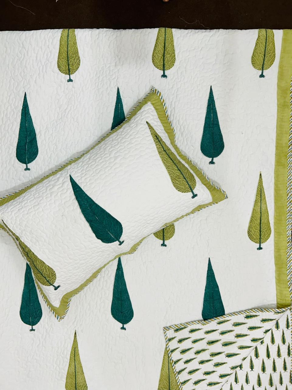 Pure mulmul cotton paani jaal quilted bedcovers with 2 quilted pillow covers for king size beds (90x108 inches)