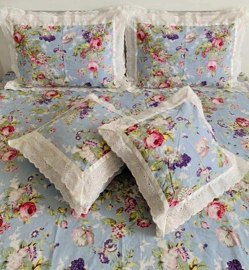 Pure cotton 5 piece bedding sets with 2 laced pillow covers and 2 laced cushion cover (108x108 inches)