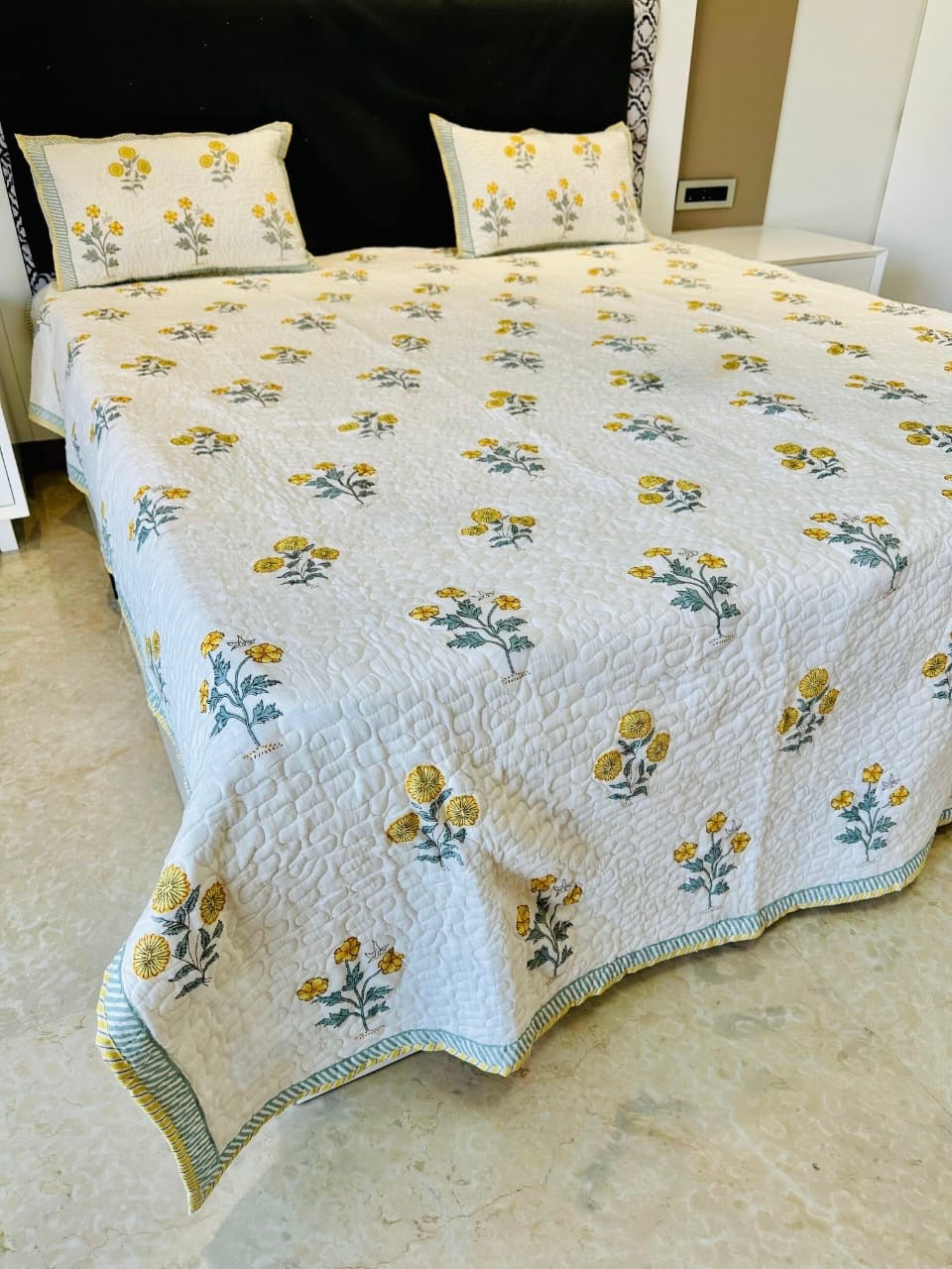 Pure mulmul cotton paani jaal quilted hand-block printed double bedcover with 2 quilted pillow covers for king size beds (90x108 inches)