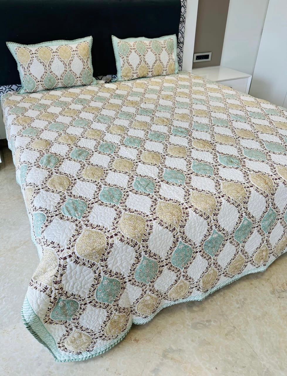 Pure mulmul cotton paani jaal quilted hand-block printed double bedcover with 2 quilted pillow covers for king size beds (90x108 inches)