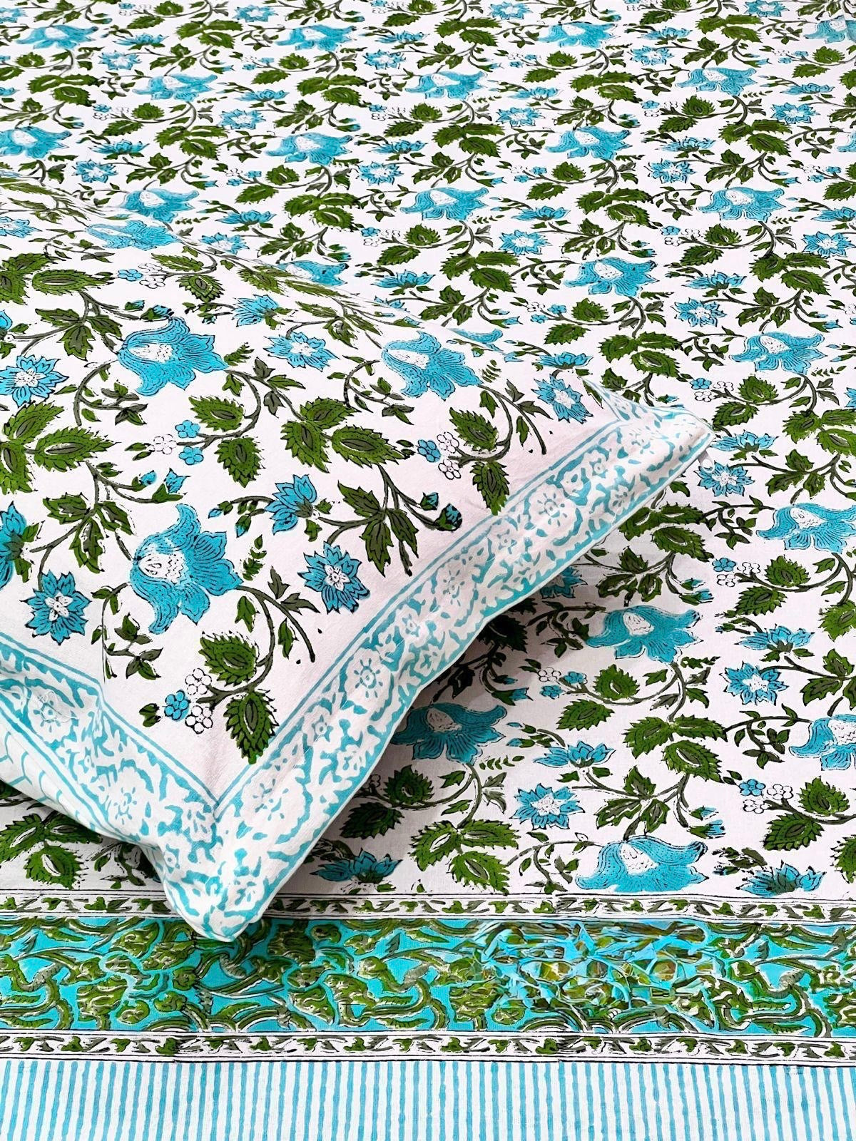 Pure cotton handblock printed king size bedsheet with 2 pillow covers (100x108 inches)