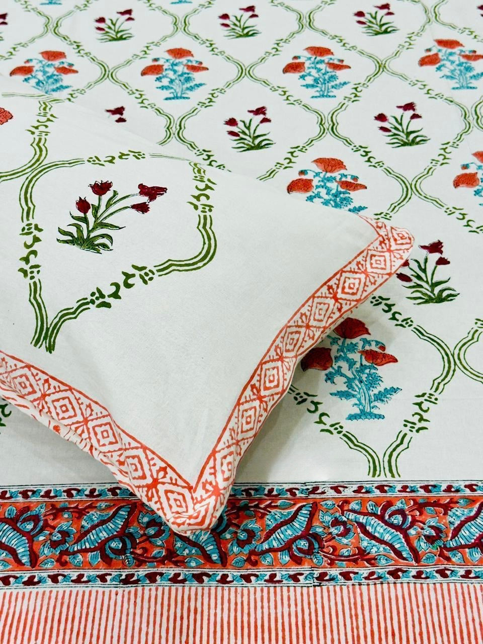 Pure cotton handblock printed king size bedsheet with 2 pillow covers (100x108 inches)