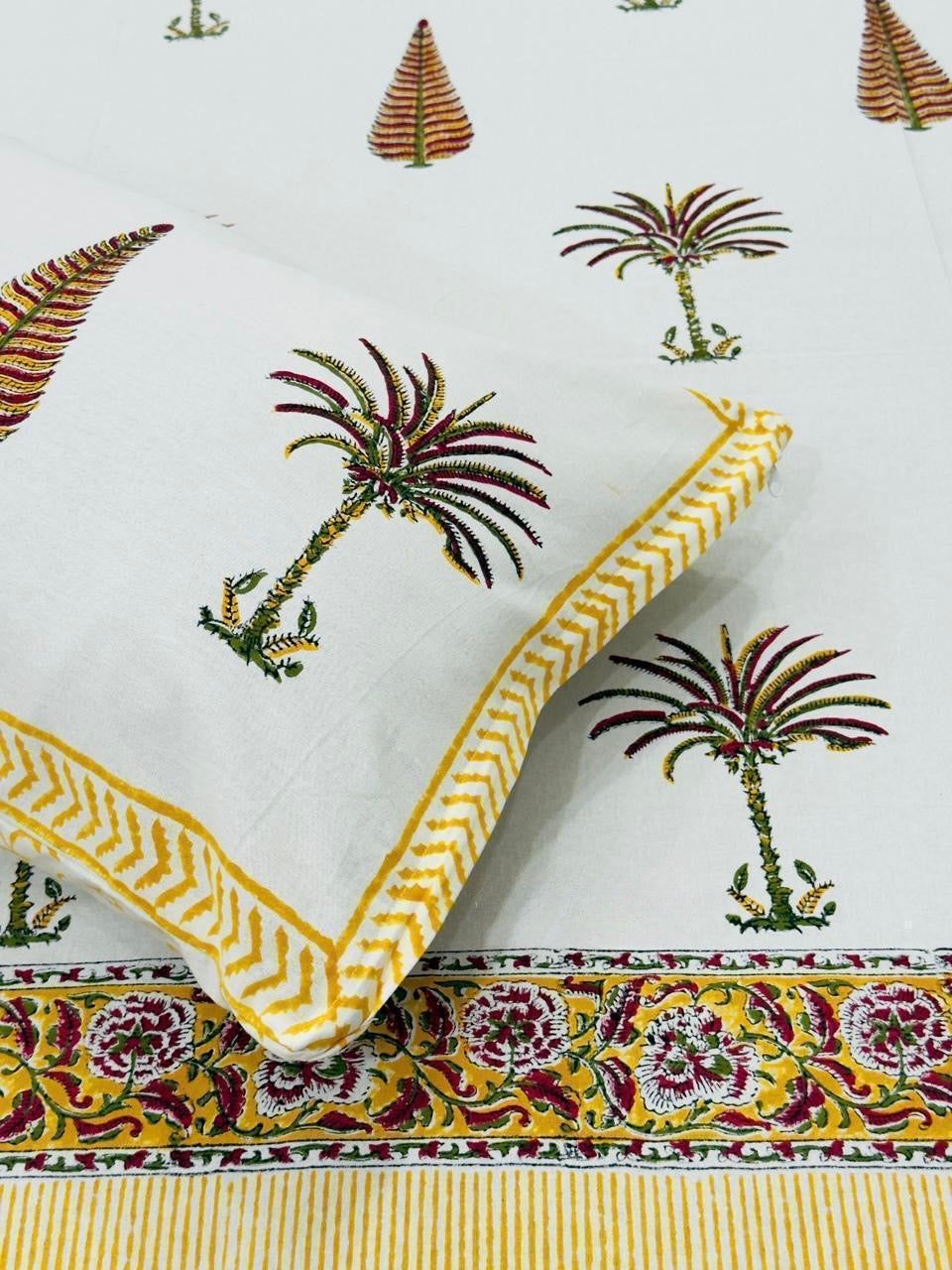 Pure cotton handblock printed king size bedsheet with 2 pillow covers (100x108 inches)