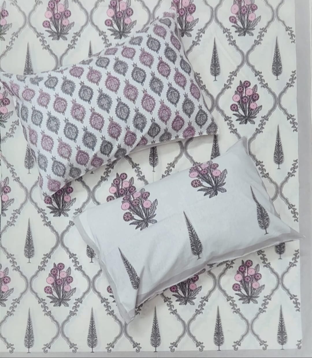 Pure cotton queen size bedsheet with two pillow covers (90x108 inches)