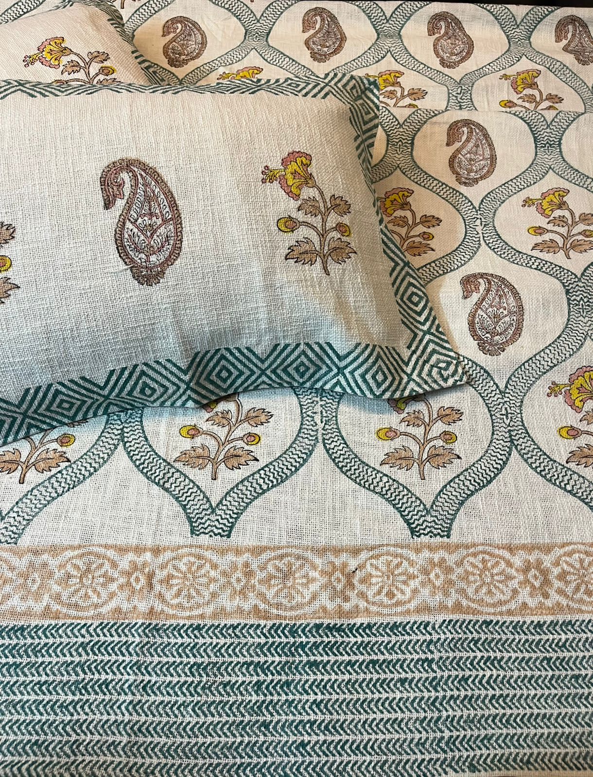 Jute cotton double bedcovers with two pillow covers (90x108 inches)