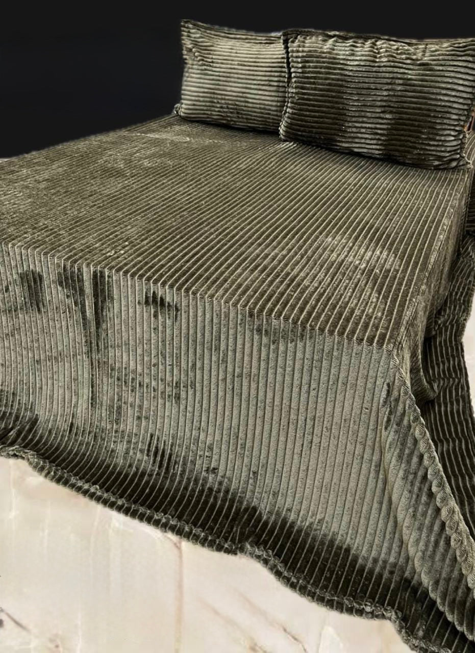 Warm solid colour double bedsheets with 2 pillow covers (100x105 inches)