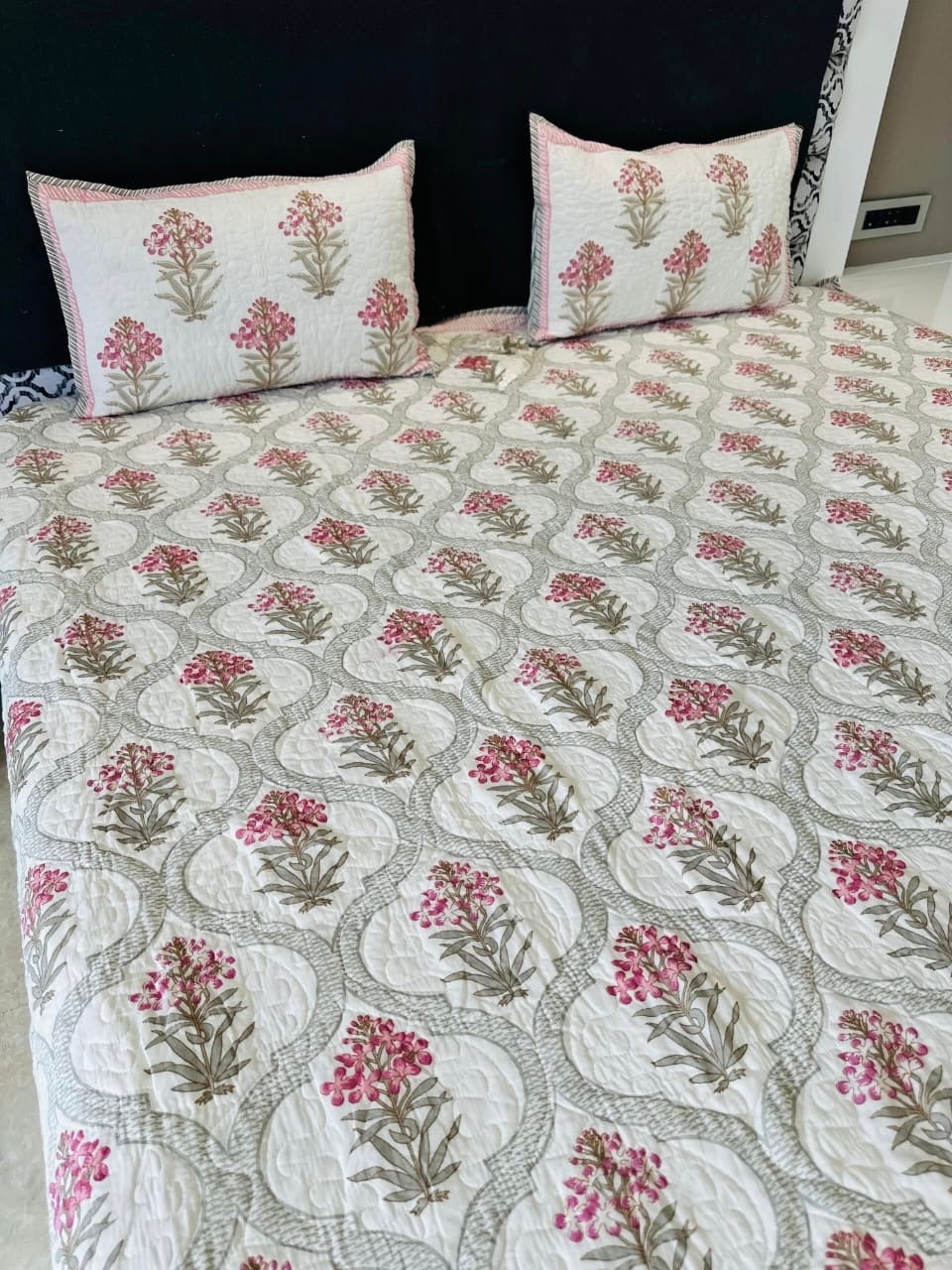 Pure mulmul cotton paani jaal quilted hand-block printed double bedcover with 2 quilted pillow covers for king size beds (90x108 inches)