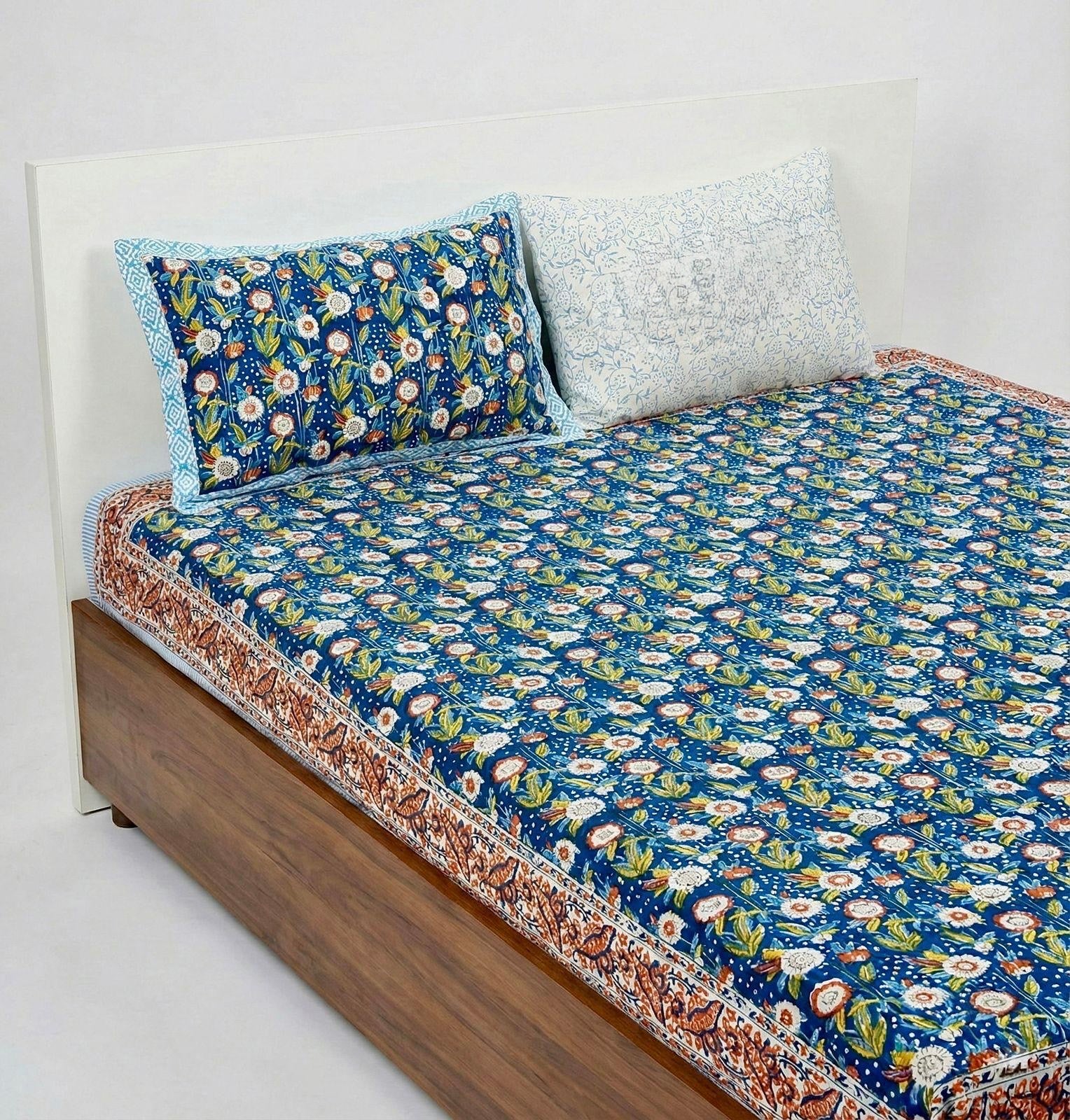 Pure cotton hand-block printed super king size double bedsheets with 2 pillow covers (108x108 inches)