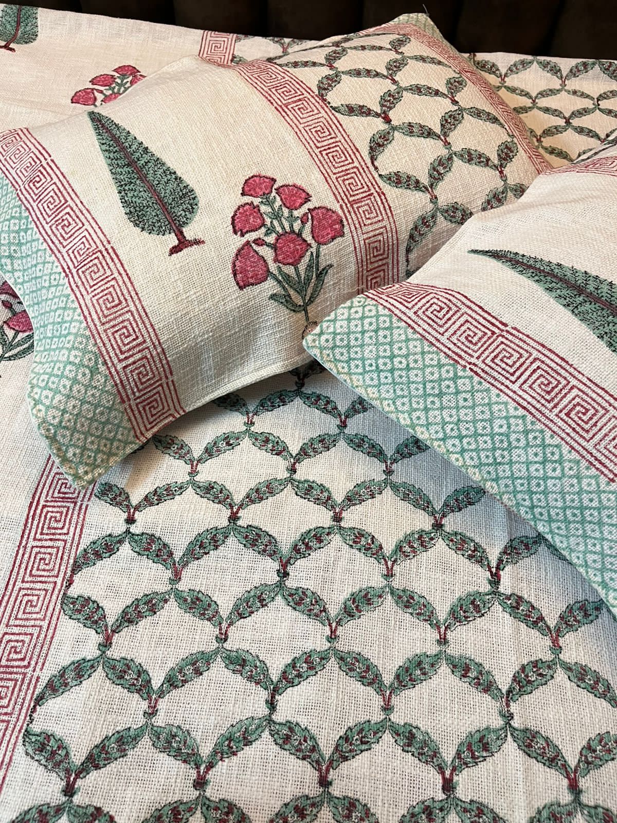 Jute cotton double bedcovers with two pillow covers (90x108 inches)