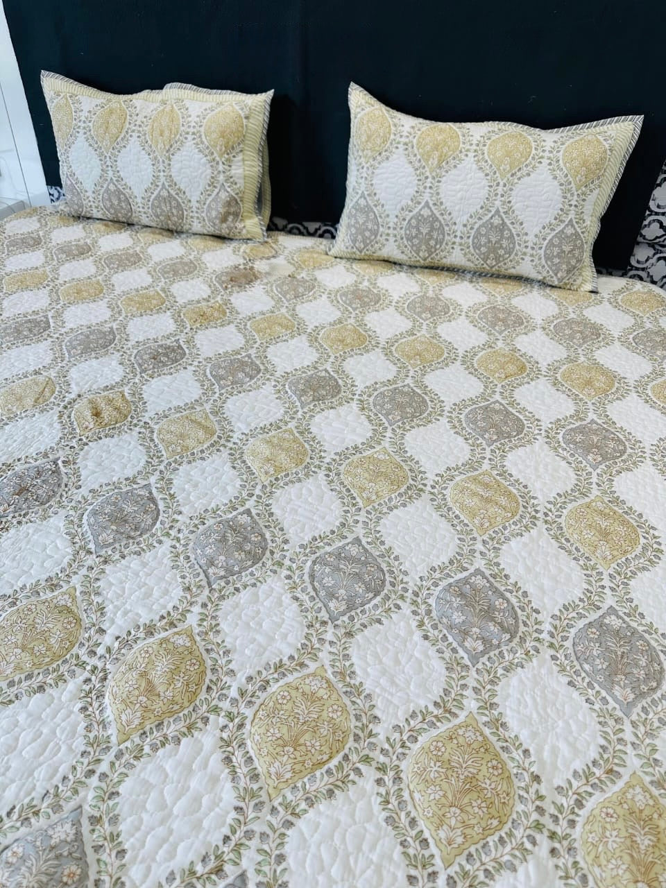 Pure mulmul cotton paani jaal quilted hand-block printed double bedcover with 2 quilted pillow covers for king size beds (90x108 inches)