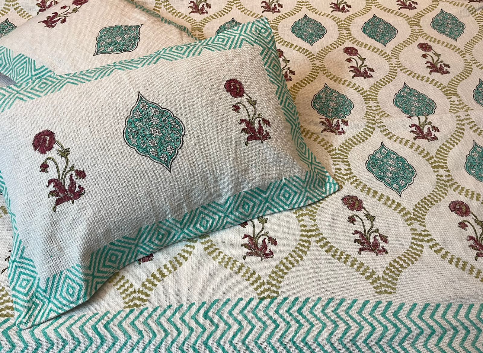 Jute cotton double bedcovers with two pillow covers (90x108 inches)