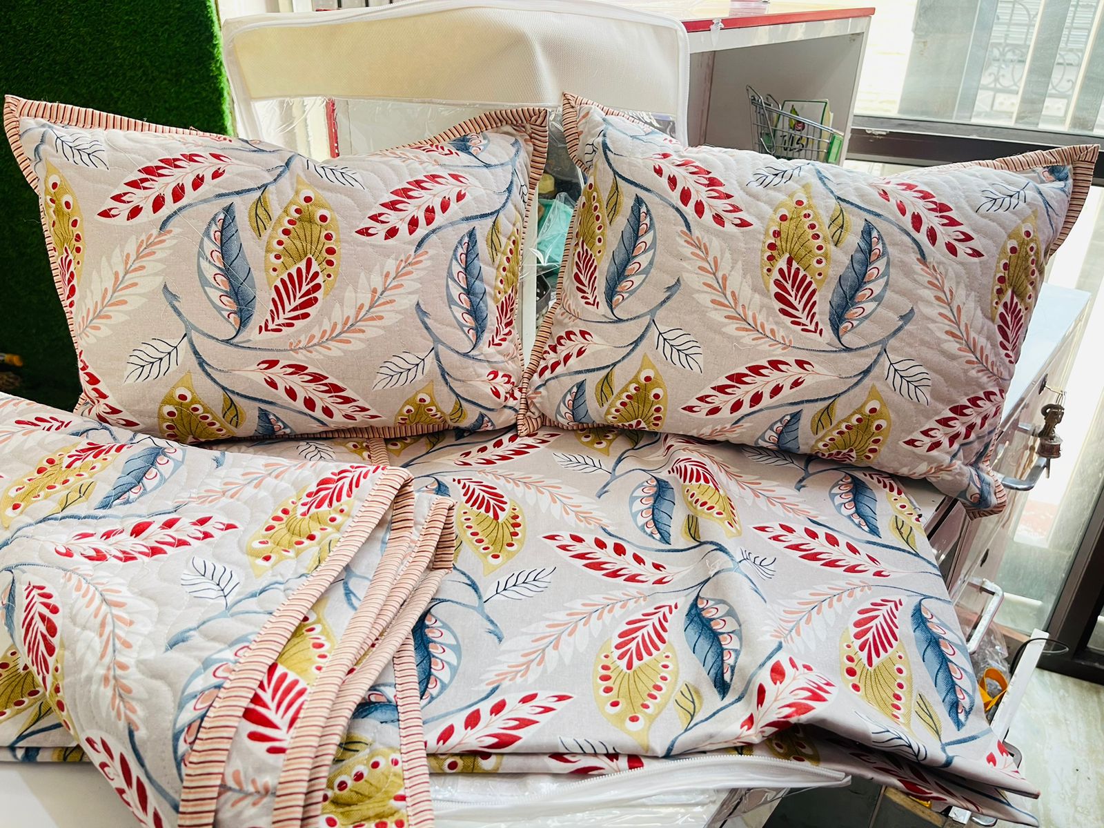 Spring collection - quilted 5 piece King size bedding set of a bedsheet, pillow covers and cushion covers with fillers (100x108 inches)