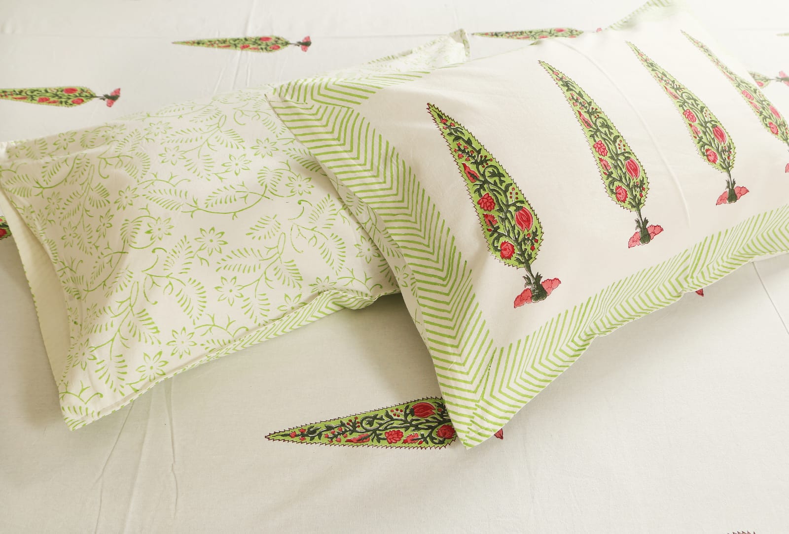 Premium pure cotton hand block printed queen size bedsheets with two pillow covers (90x108 inches)