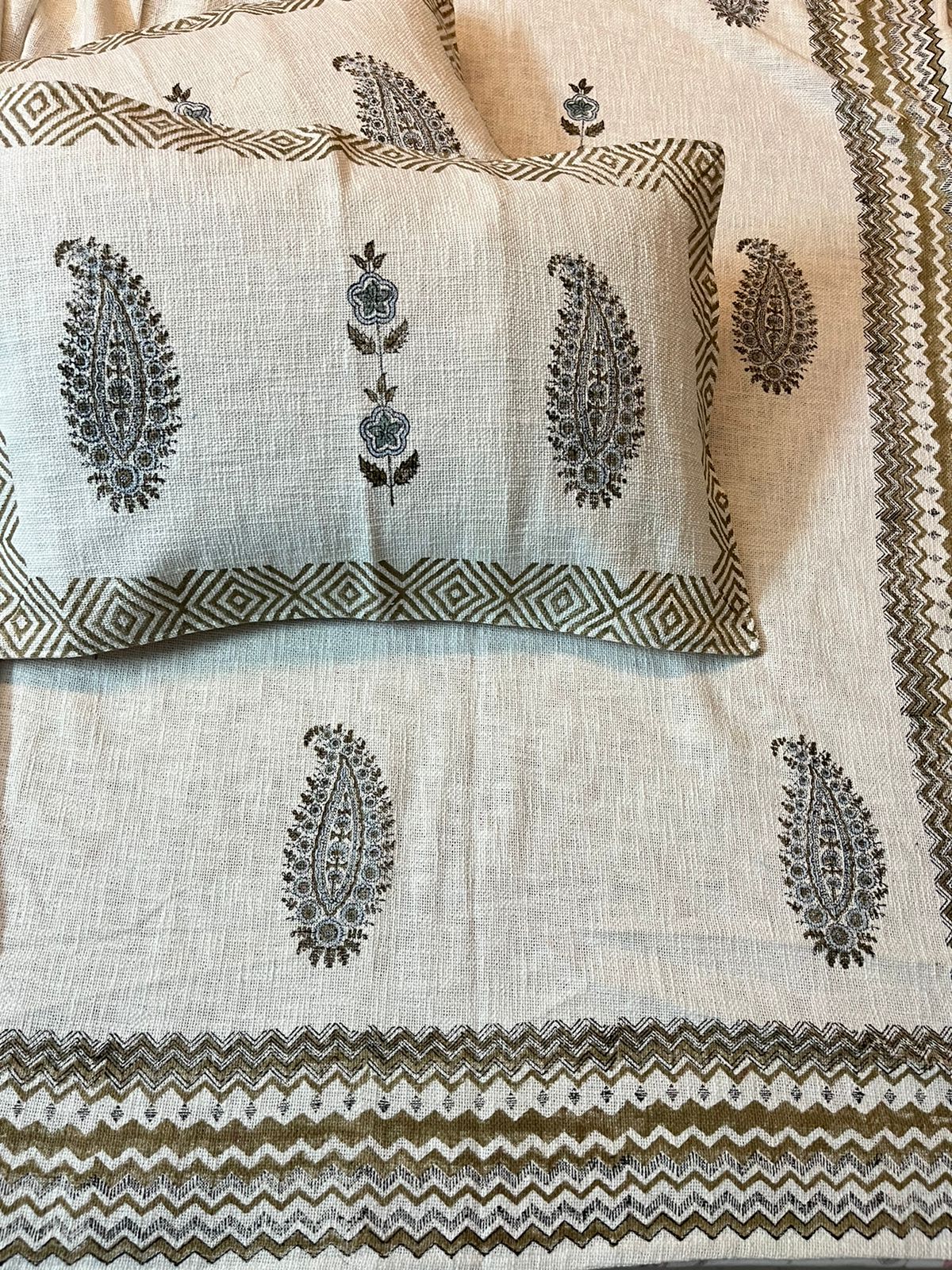 Jute cotton double bedcovers with two pillow covers (90x108 inches)