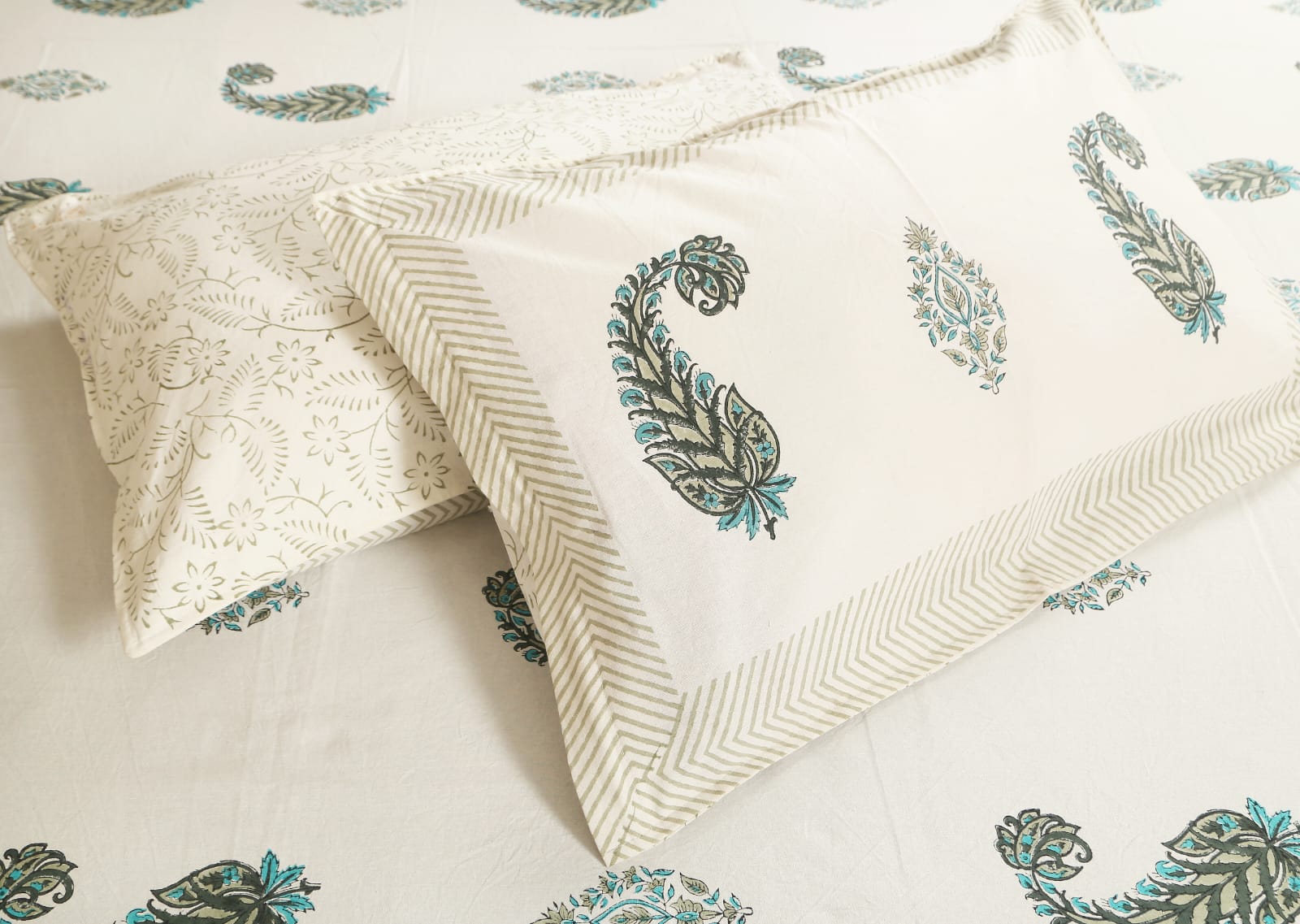 Premium pure cotton hand block printed queen size bedsheets with two pillow covers (90x108 inches)