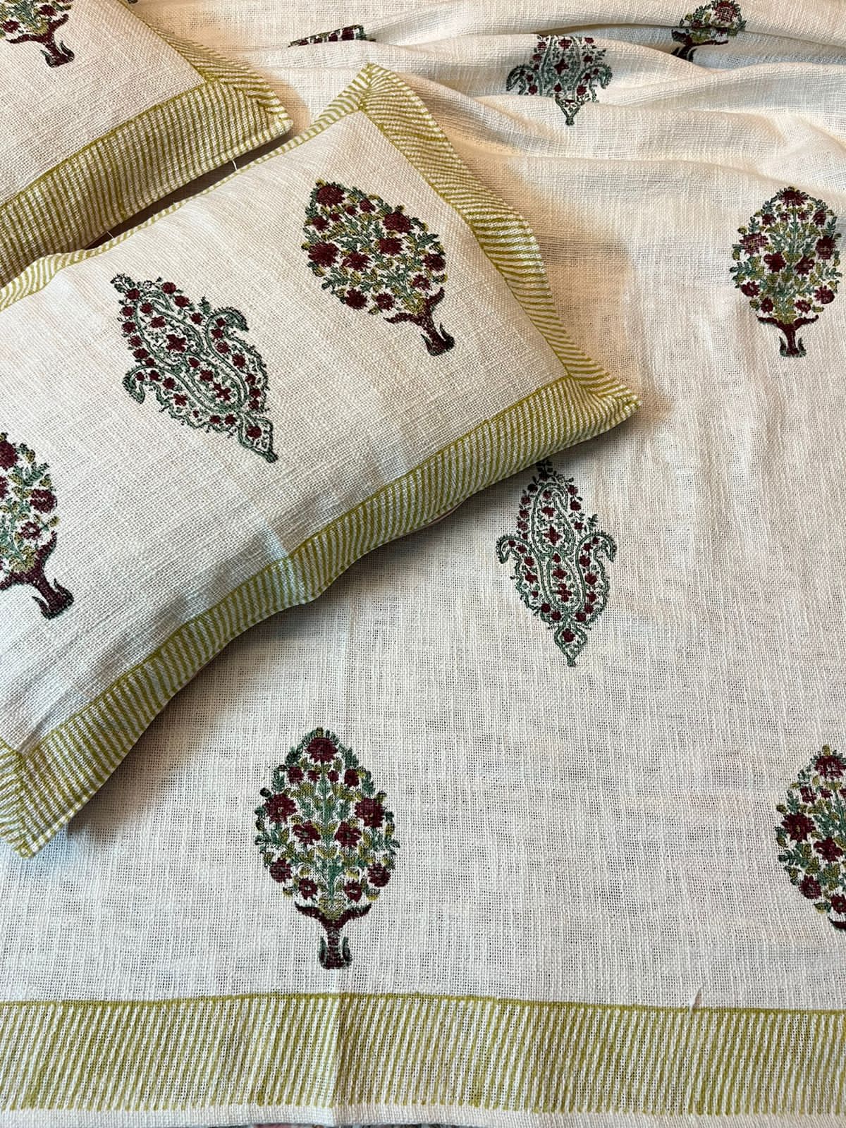 Jute cotton double bedcovers with two pillow covers (90x108 inches)