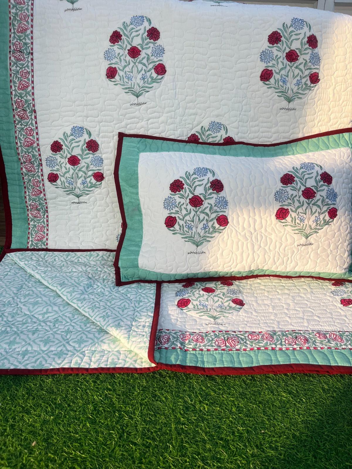 Pure mulmul cotton paani jaal quilted bedcovers with 2 quilted pillow covers for king size beds (90x108 inches)