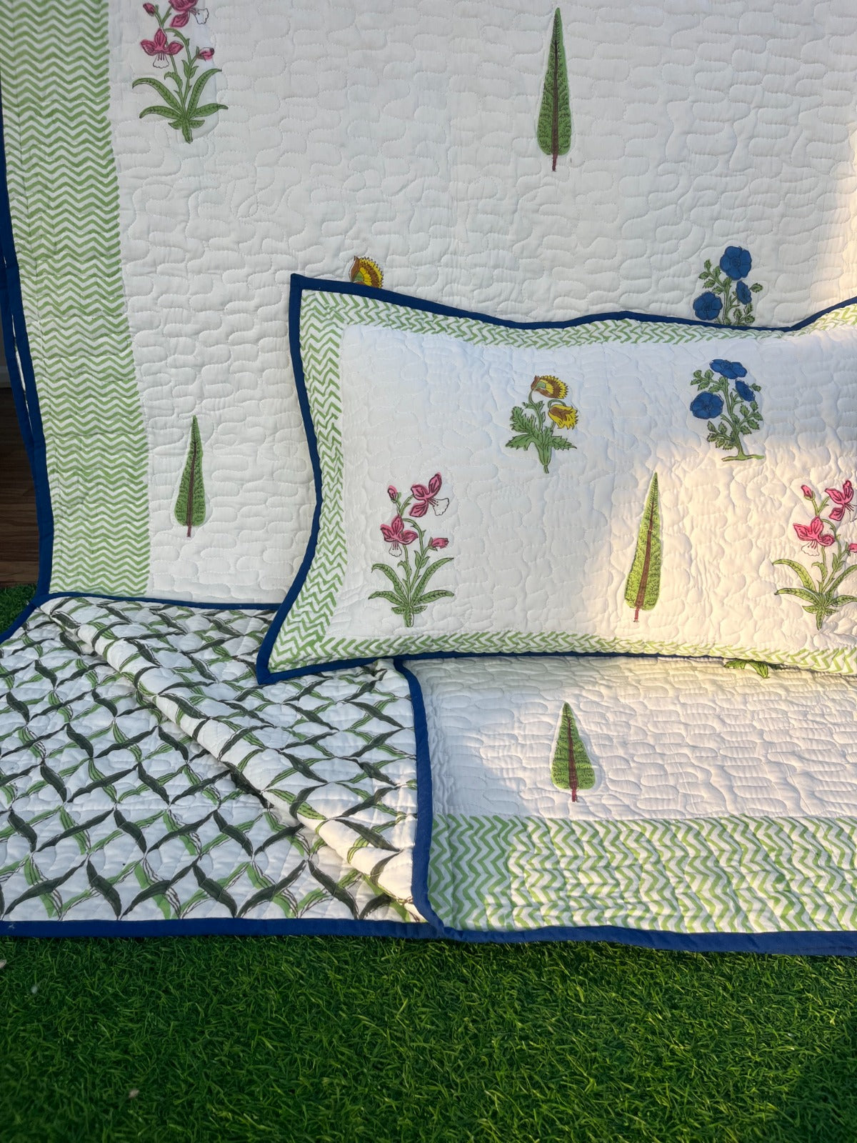 Pure mulmul cotton paani jaal quilted bedcovers with 2 quilted pillow covers for king size beds (90x108 inches)