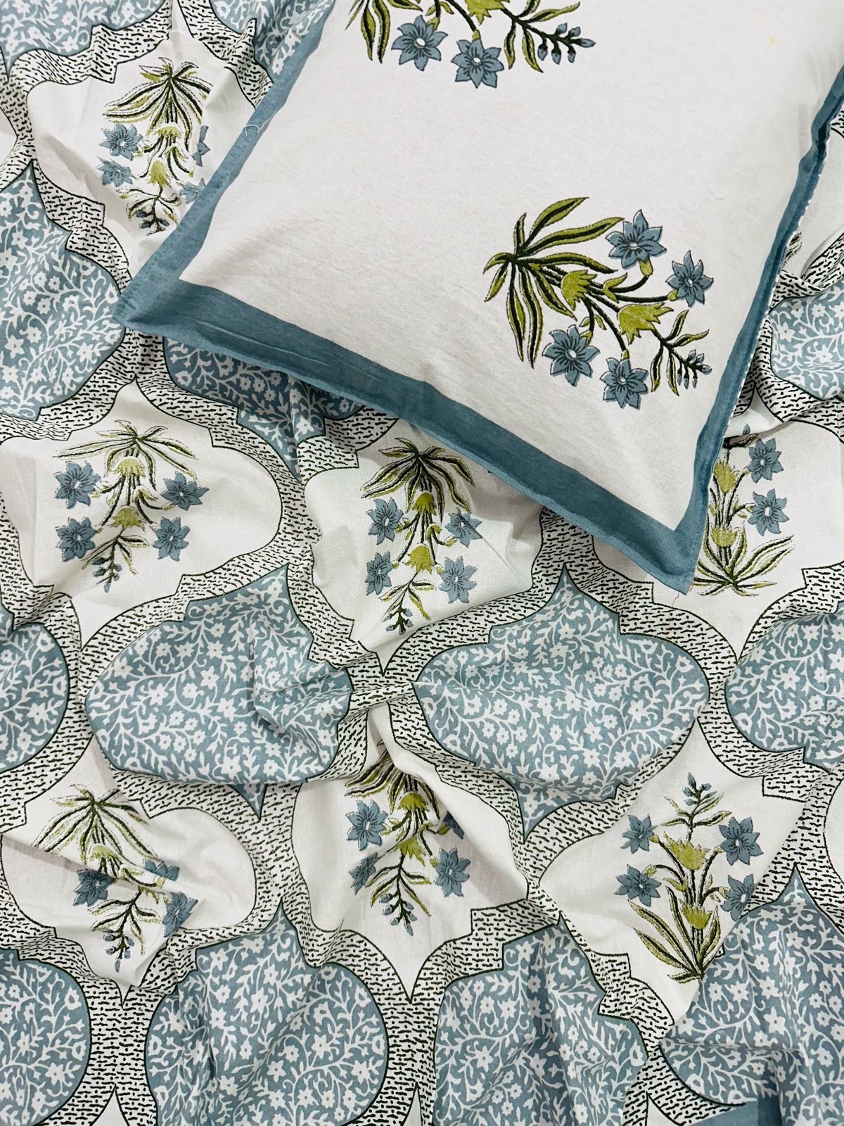 Pure cotton single bedsheet with 1 pillow cover (Size 60x90 inches)