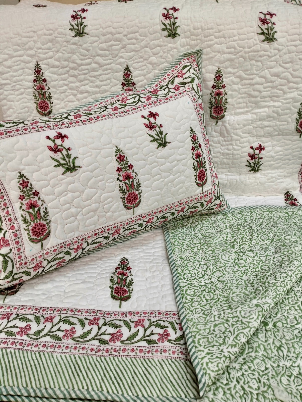 Pure mulmul cotton paani jaal quilted reversible double bedcovers with 2 quilted pillow covers