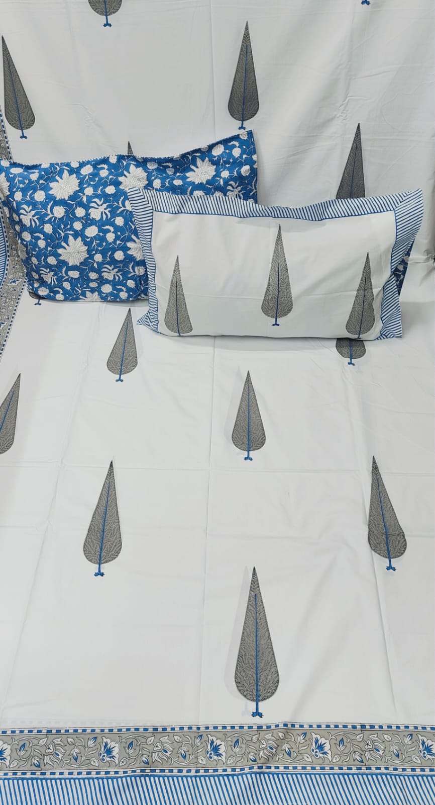 Pure percale cotton and wooden hand-block printed super king size bedsheets with 2 pillow covers (108x108 inches)