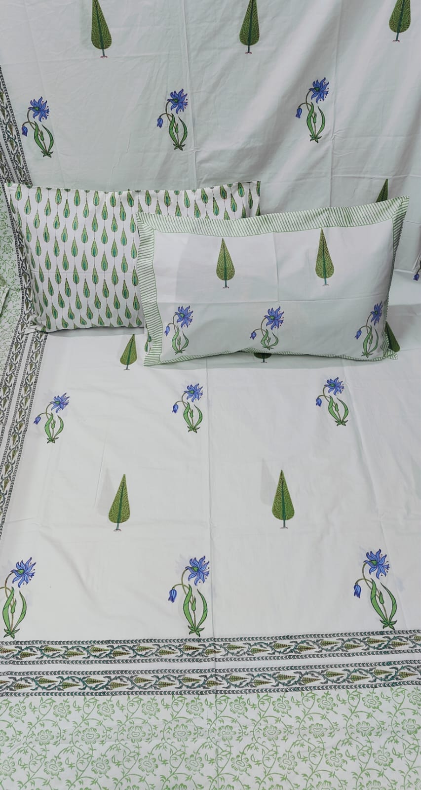 Pure percale cotton and wooden hand-block printed super king size bedsheets with 2 pillow covers (108x108 inches)