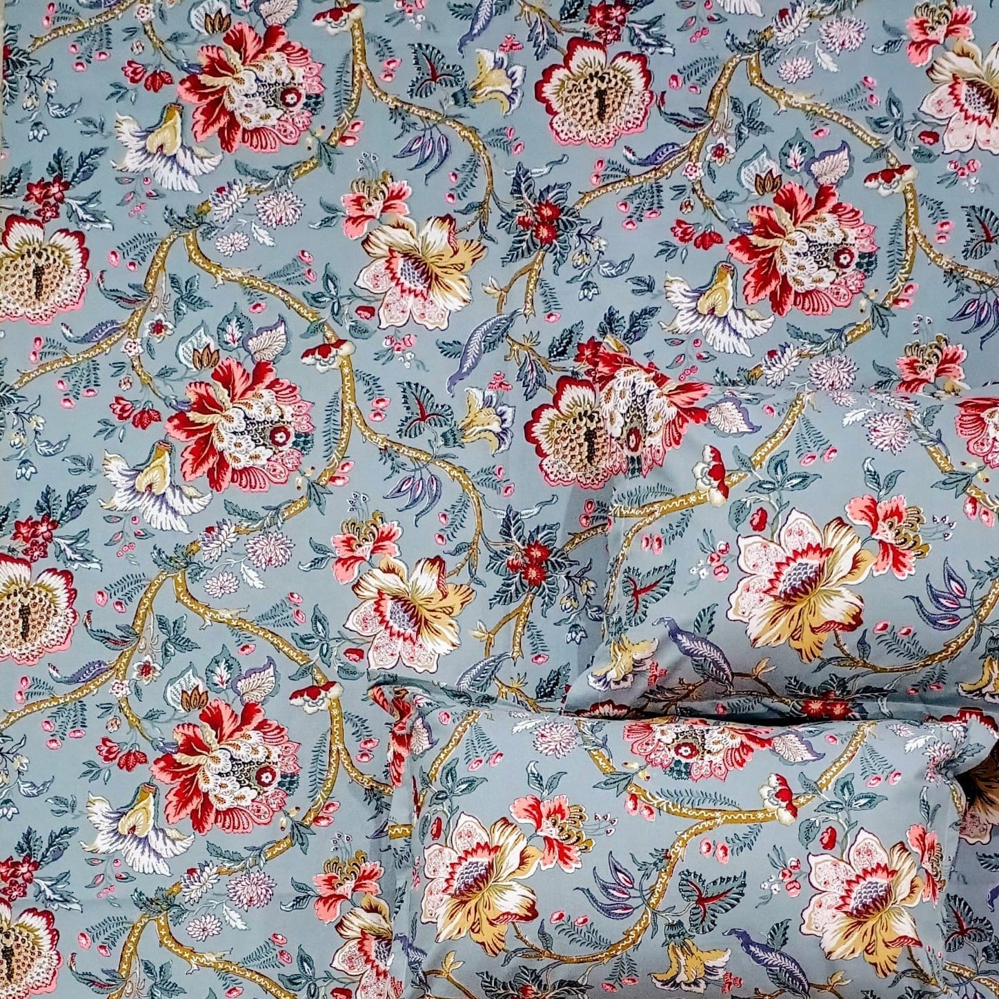 Pure cotton king size double bedsheet with two pillow covers (100x108 inches)