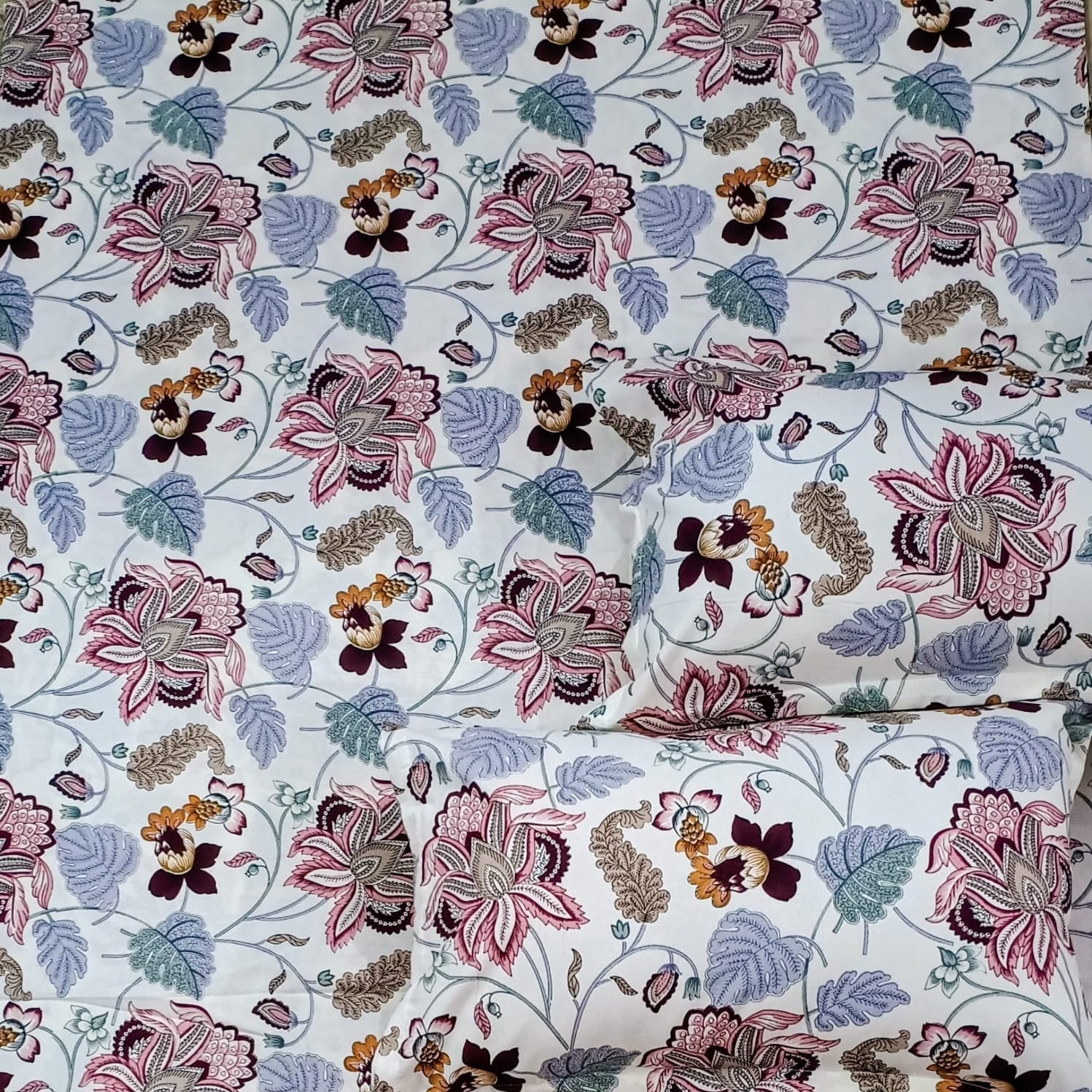 Pure cotton king size double bedsheet with two pillow covers (100x108 inches)