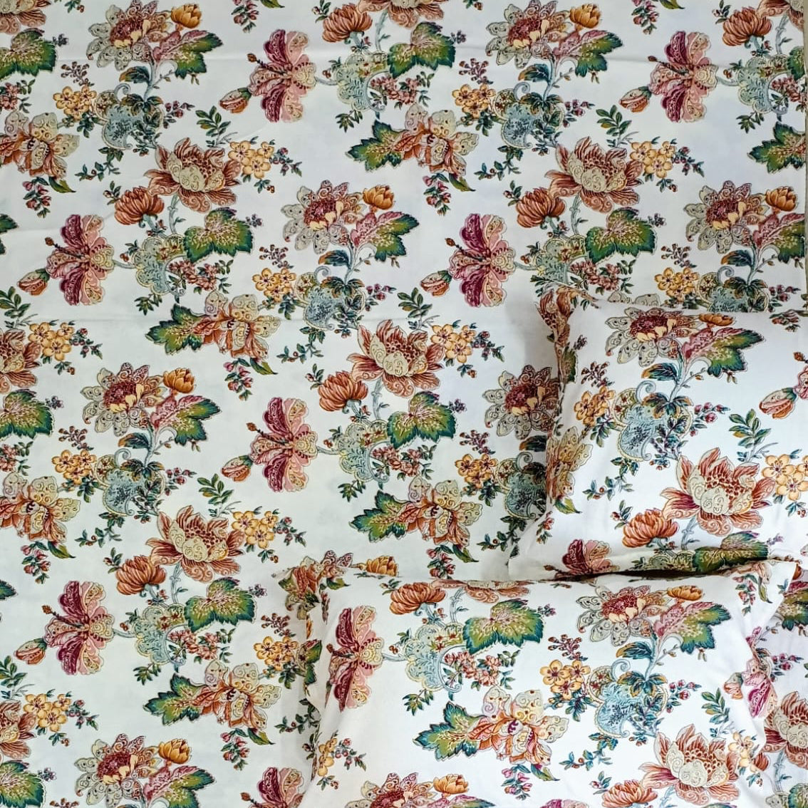 Pure cotton king size double bedsheet with two pillow covers (100x108 inches)