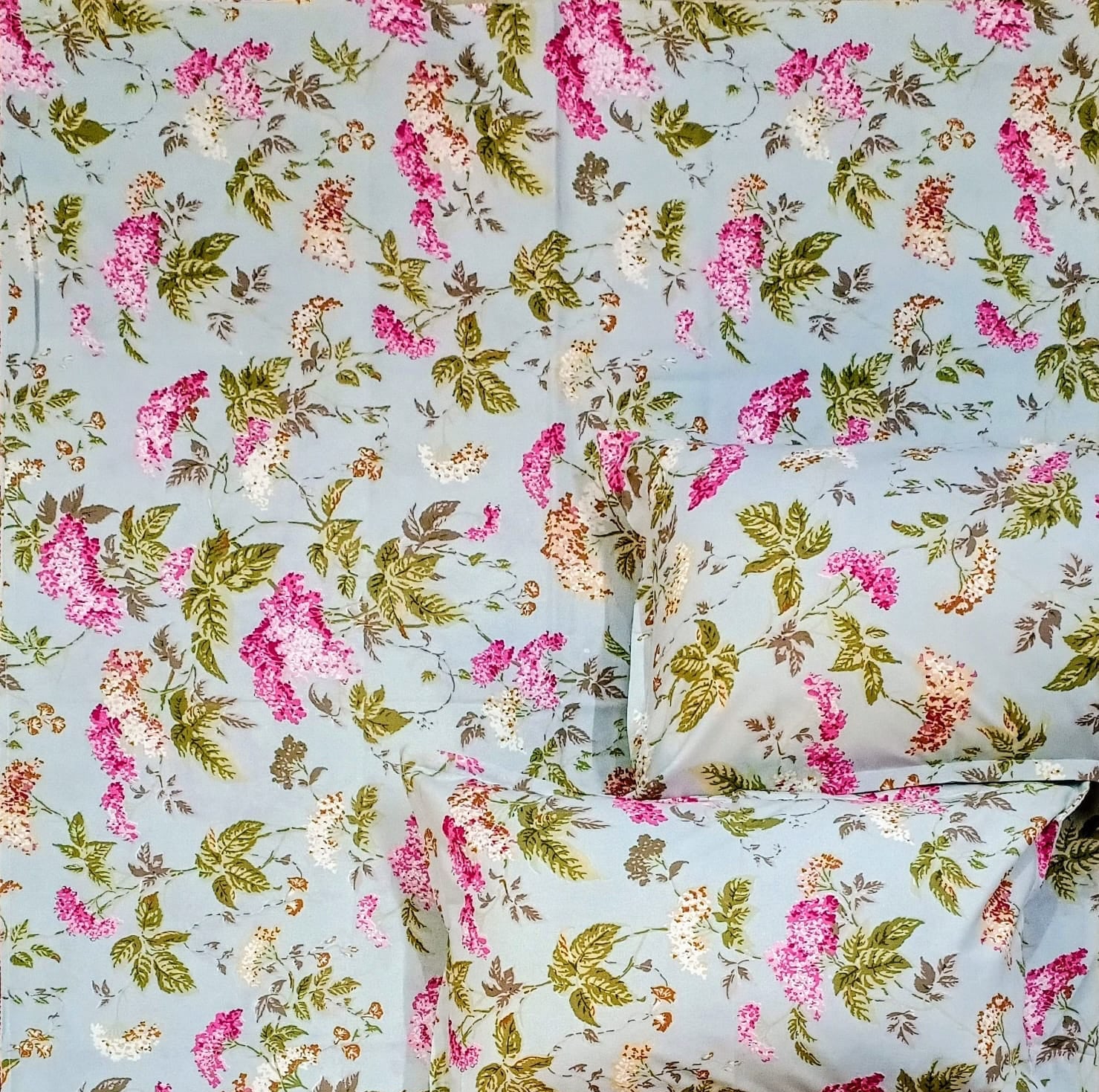 Pure cotton king size bedsheet with two pillow covers 100x108 inches