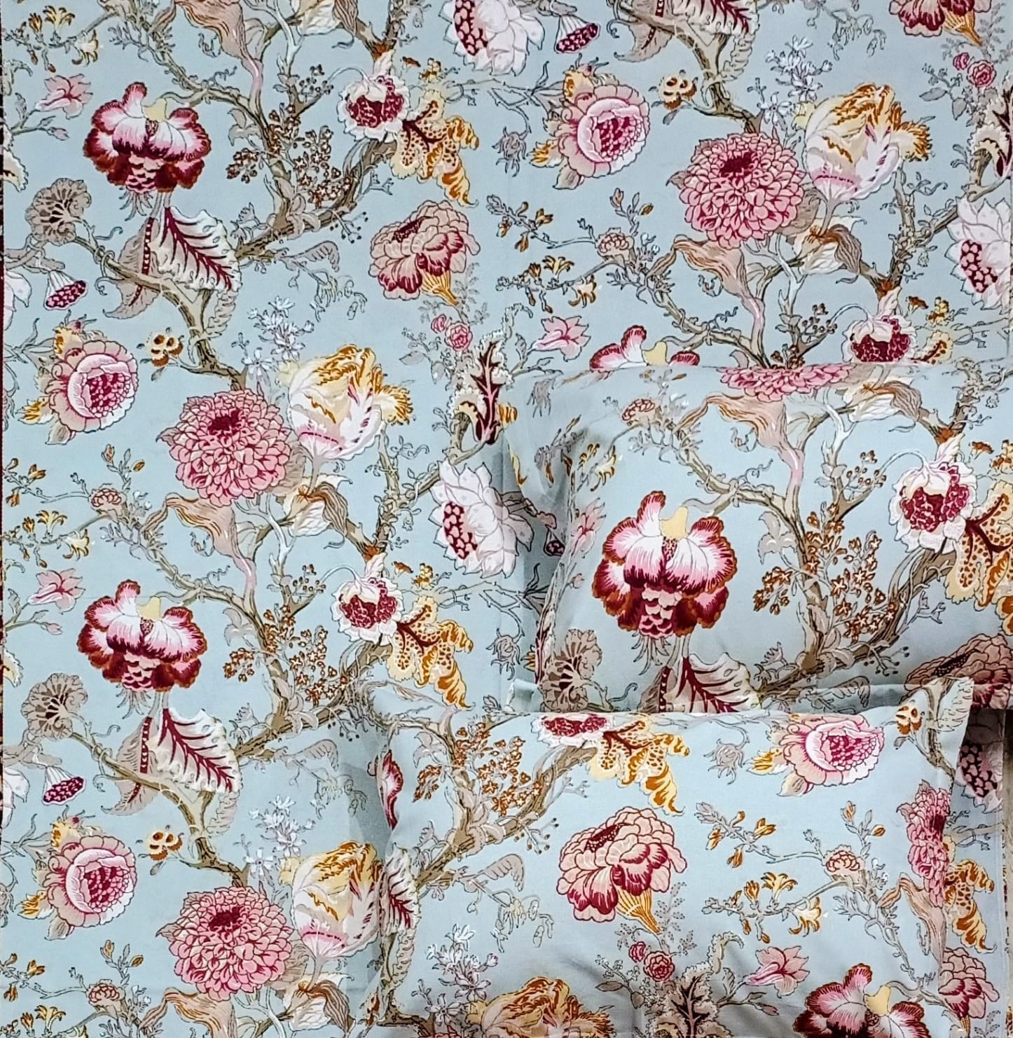 Pure cotton king size bedsheet with two pillow covers 100x108 inches