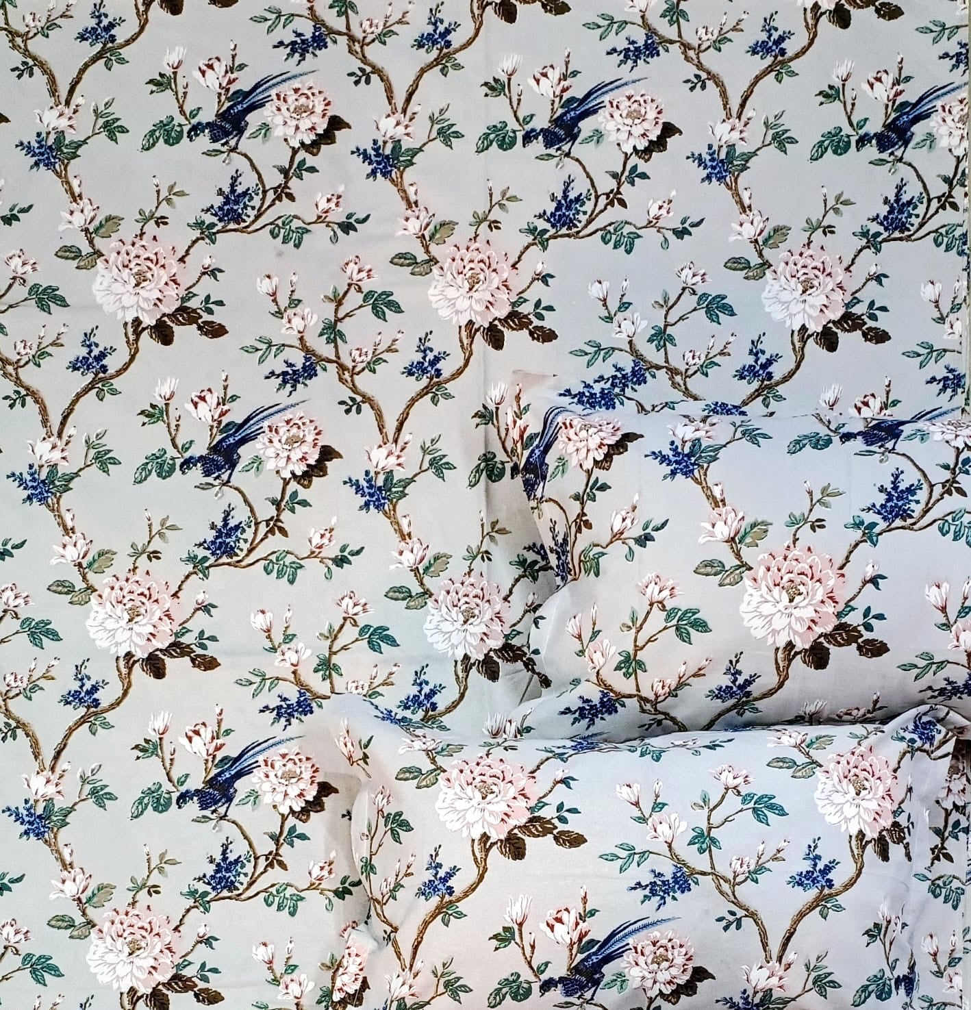 Pure cotton king size bedsheet with two pillow covers 100x108 inches