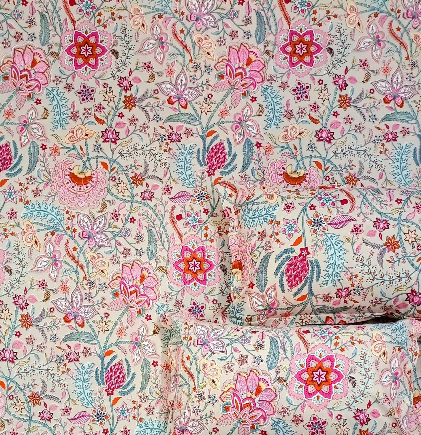 Pure cotton king size bedsheet with two pillow covers 100x108 inches