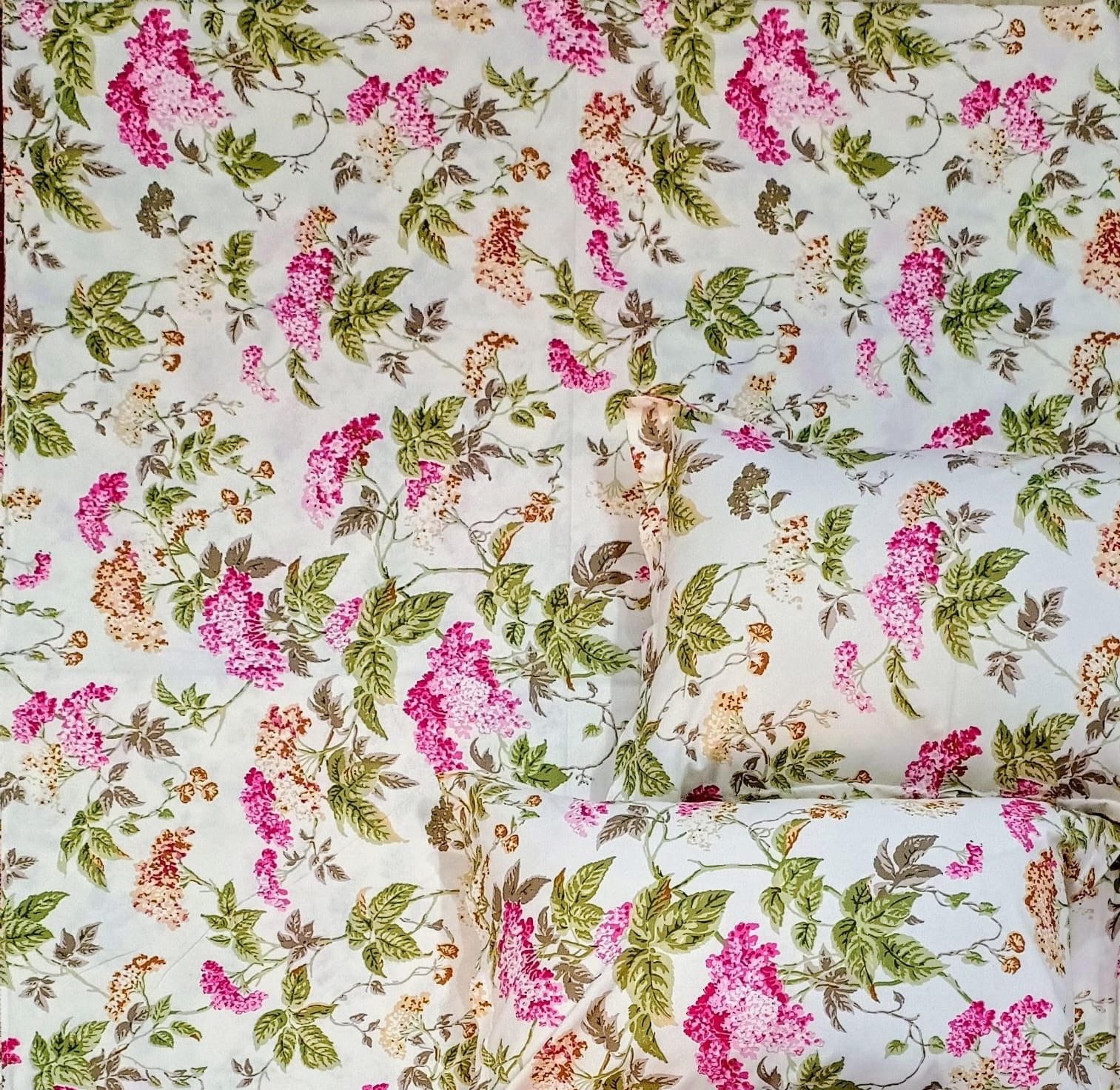 Pure cotton king size bedsheet with two pillow covers 100x108 inches