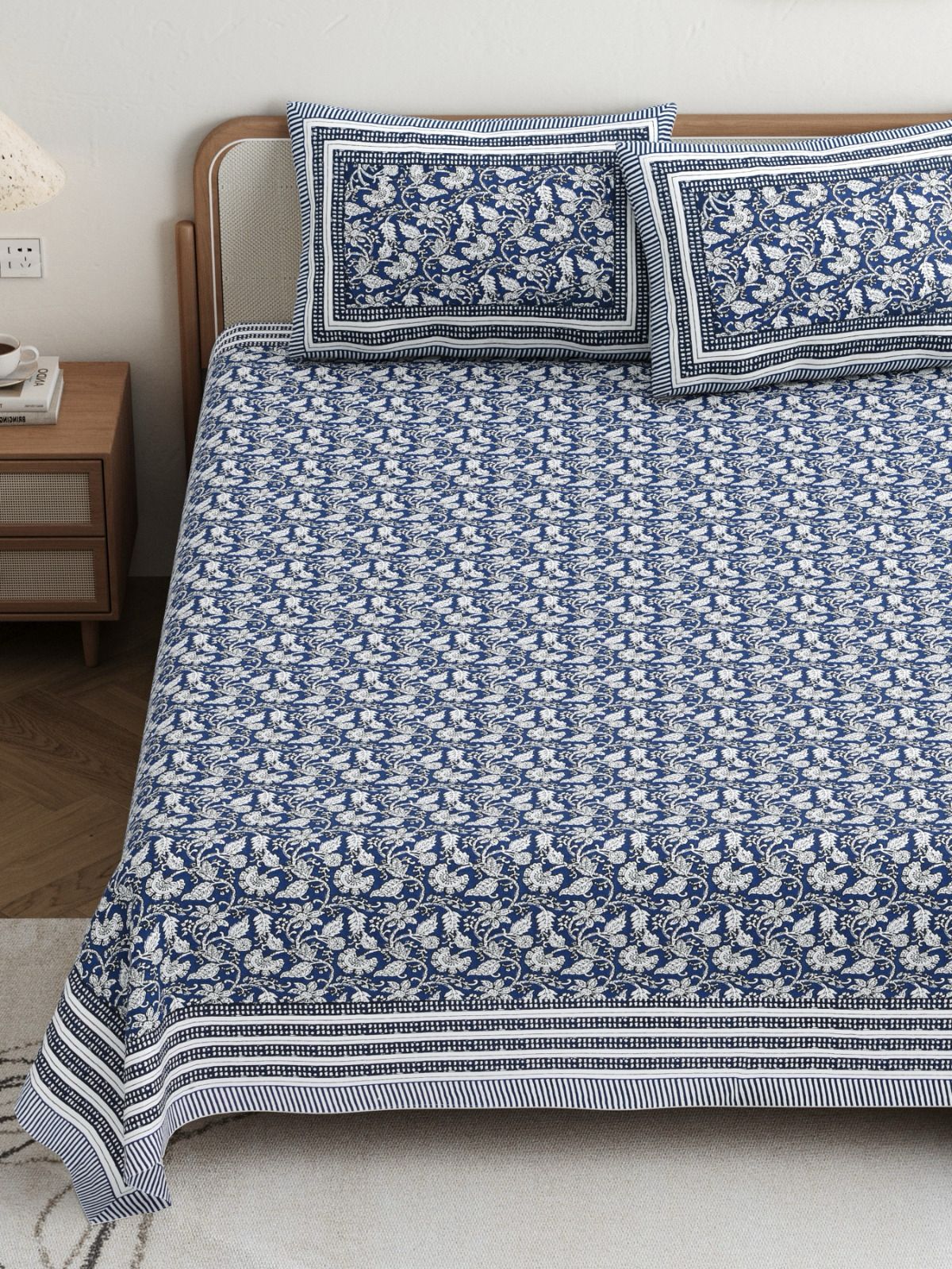 Pure cotton queen size bedsheet with two pillow covers (90x108 inches)