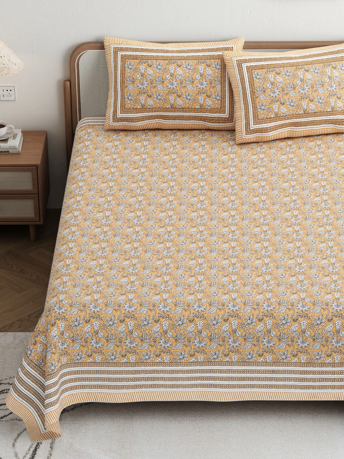 Pure cotton queen size bedsheet with two pillow covers (90x108 inches)