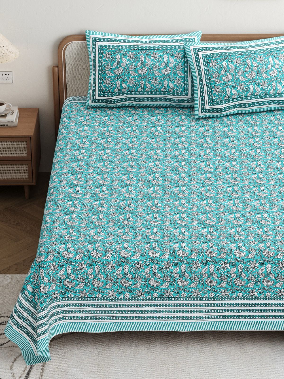 Pure cotton queen size bedsheet with two pillow covers (90x108 inches)