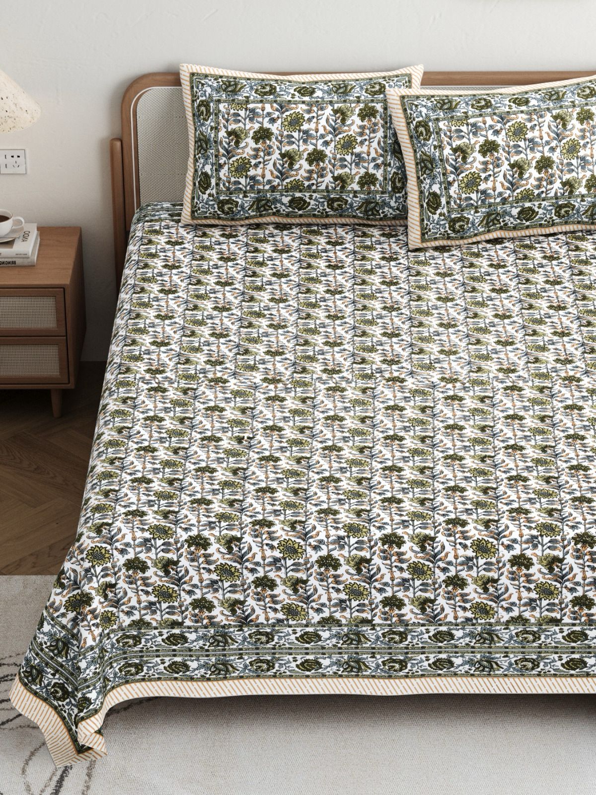 Pure cotton queen size bedsheet with two pillow covers (90x108 inches)