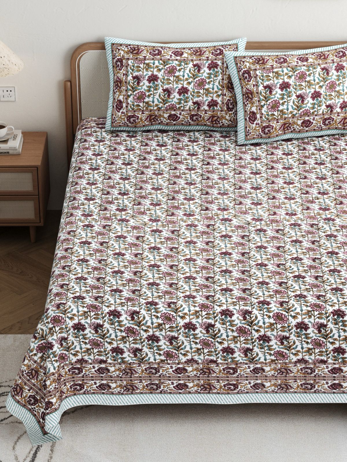 Pure cotton queen size bedsheet with two pillow covers (90x108 inches)