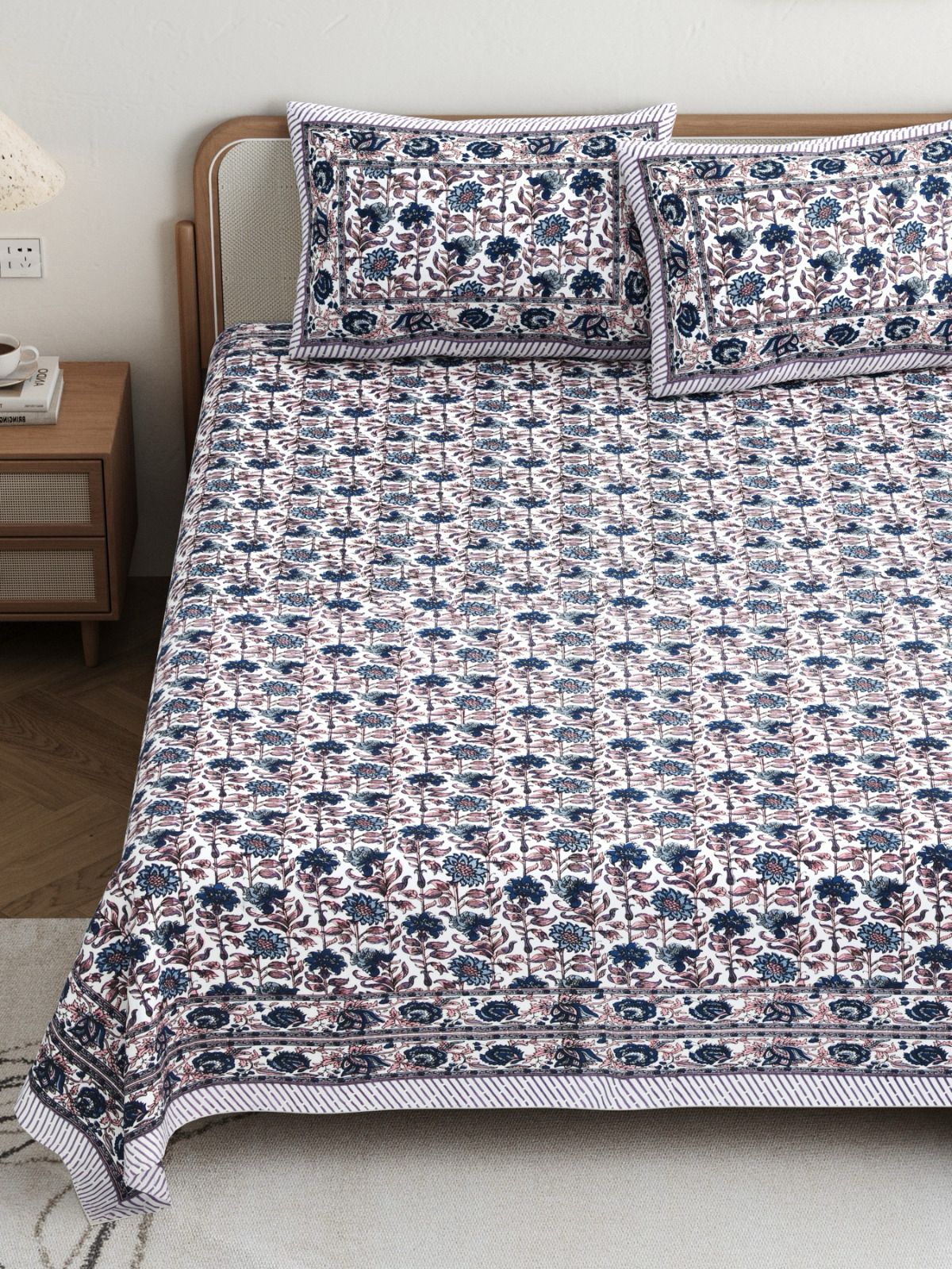 Pure cotton queen size bedsheet with two pillow covers (90x108 inches)