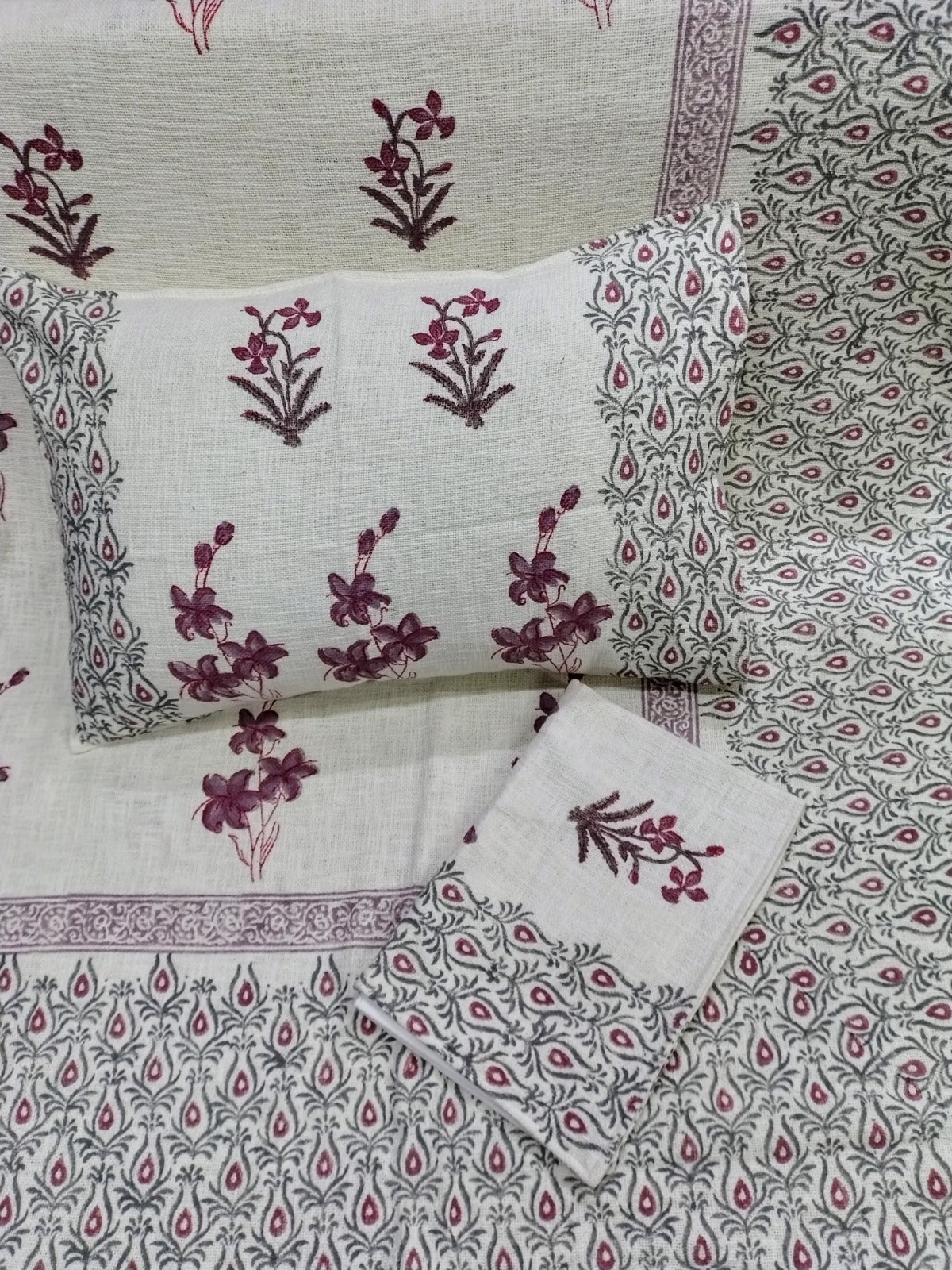 Pure TNT cotton Hand-block printed double bedcover with 2 pillow covers (90x108 inches)