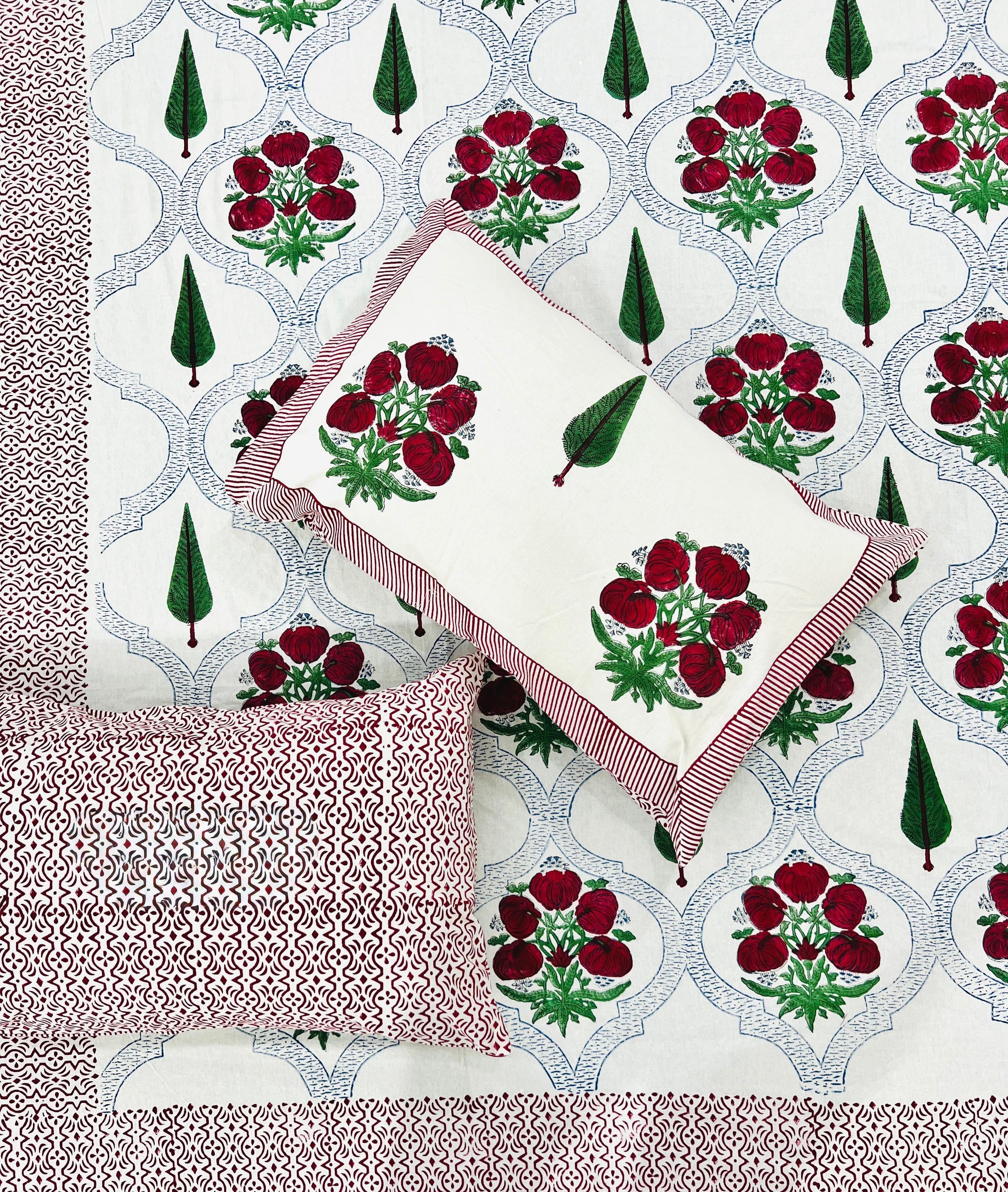 Pure cotton handblock printed king size bedsheet with 2 pillow covers (100x108 inches)