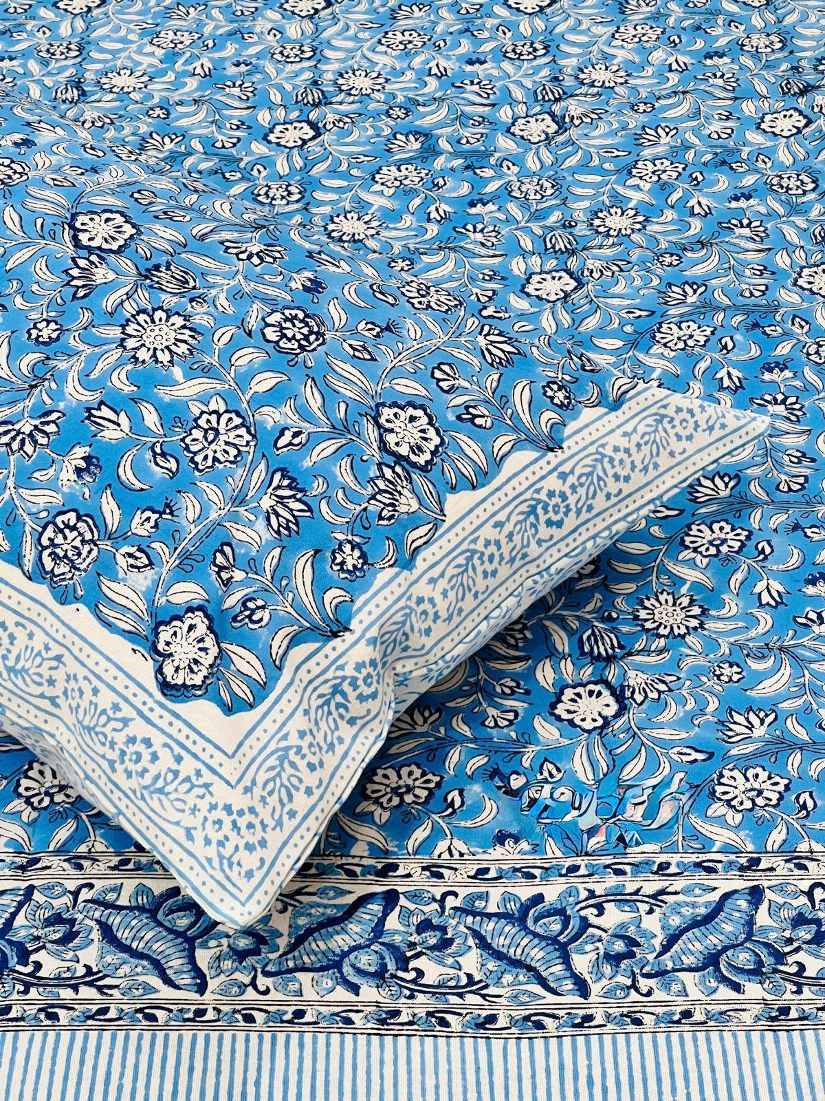Pure cotton handblock printed king size bedsheet with 2 pillow covers (100x108 inches)