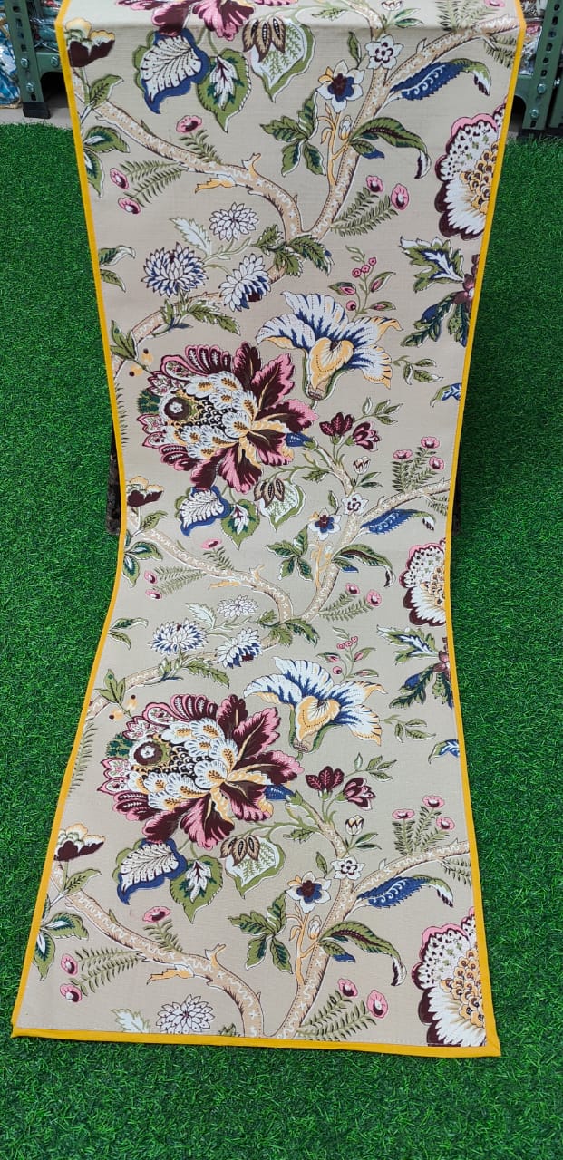 Pure casemate cotton table runner for 4/6 seater tables.